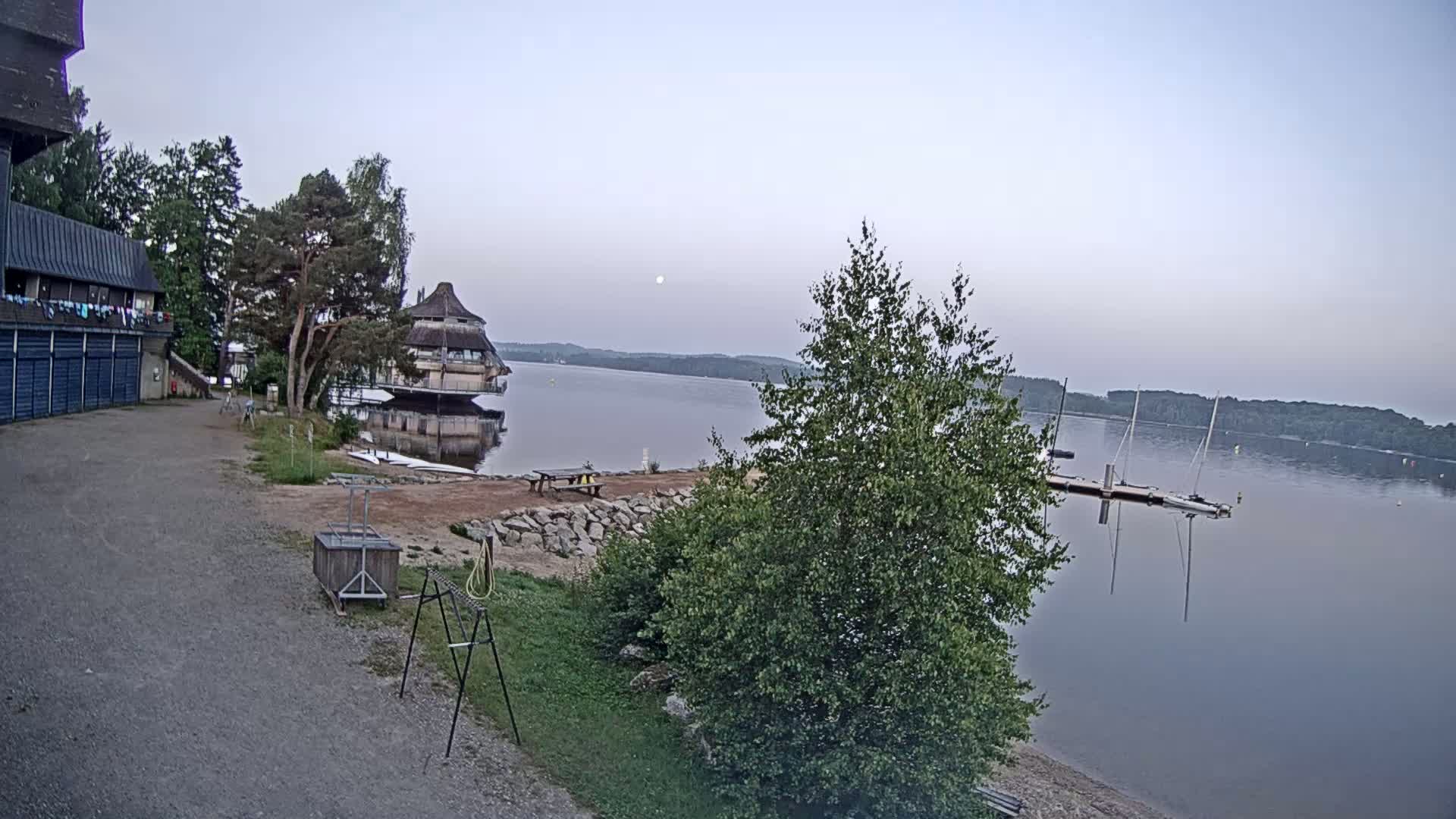 Lac des Settons Lake Live Cam - Château-Chinon (Ville), Nièvre, Bourgogne-Franche-Comté, France