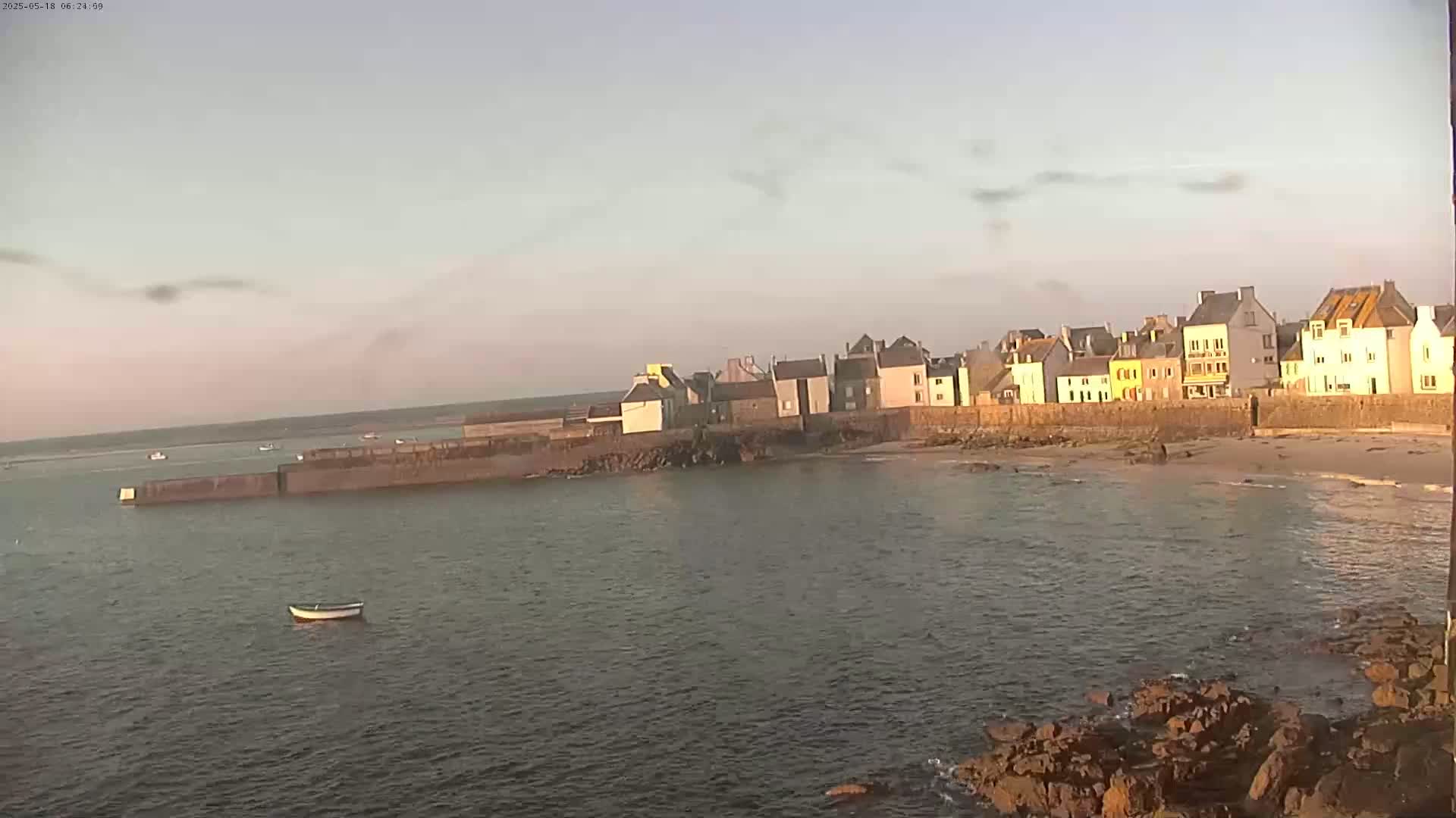 Ile de Sein Island Village & Coast Live Cam -  Quimper, Finistère, Bretagne, France