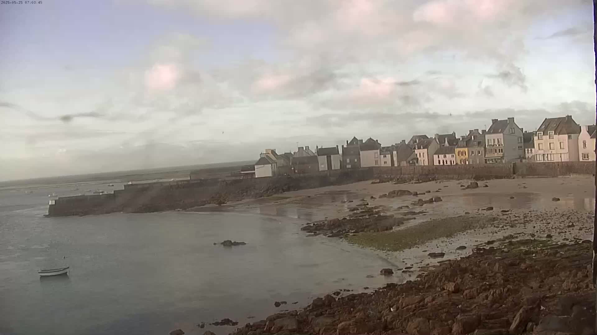 Ile de Sein Island Village & Coast Live Cam -  Quimper, Finistère, Bretagne, France