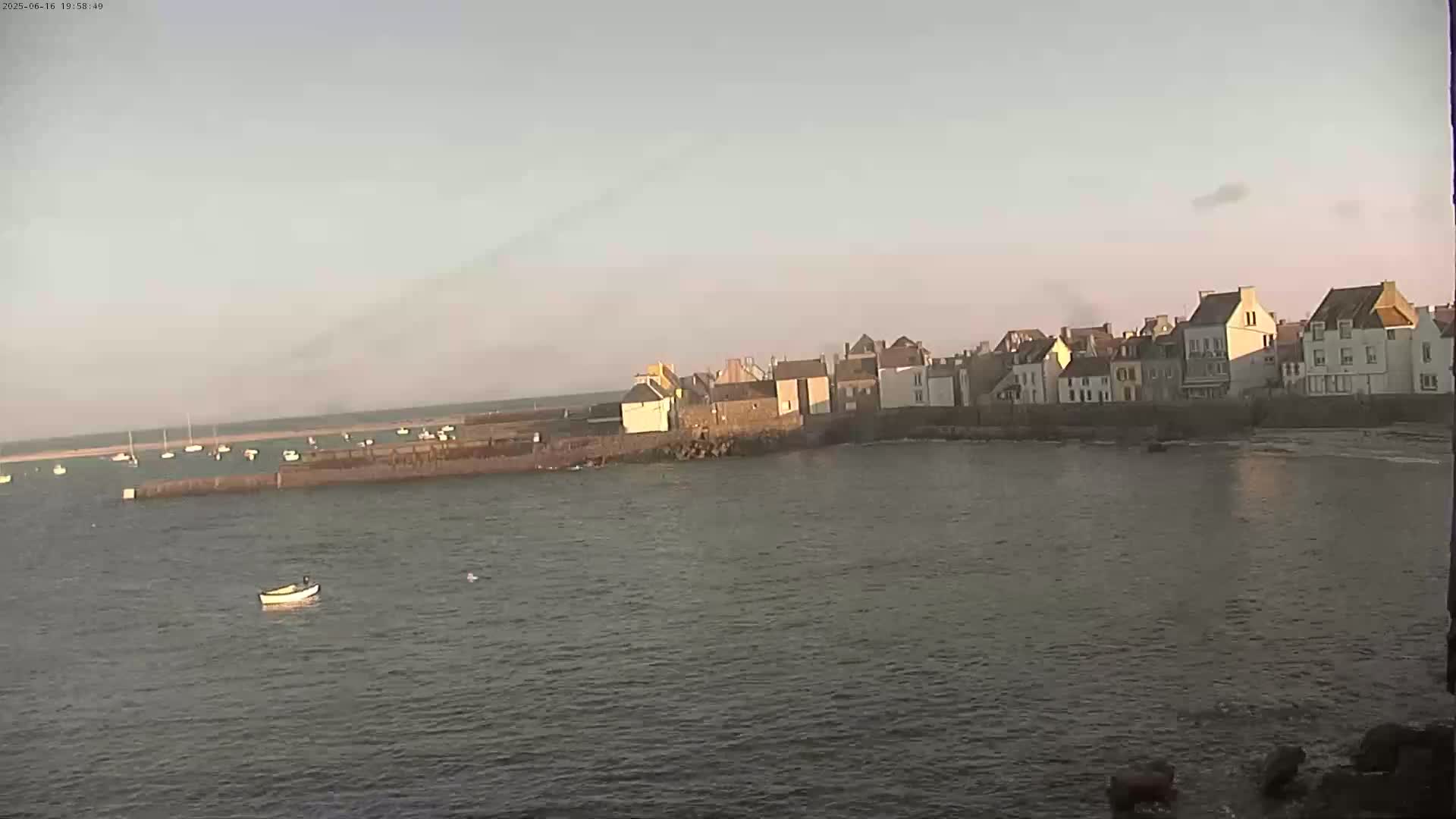 Ile de Sein Island Village & Coast Live Cam -  Quimper, Finistère, Bretagne, France