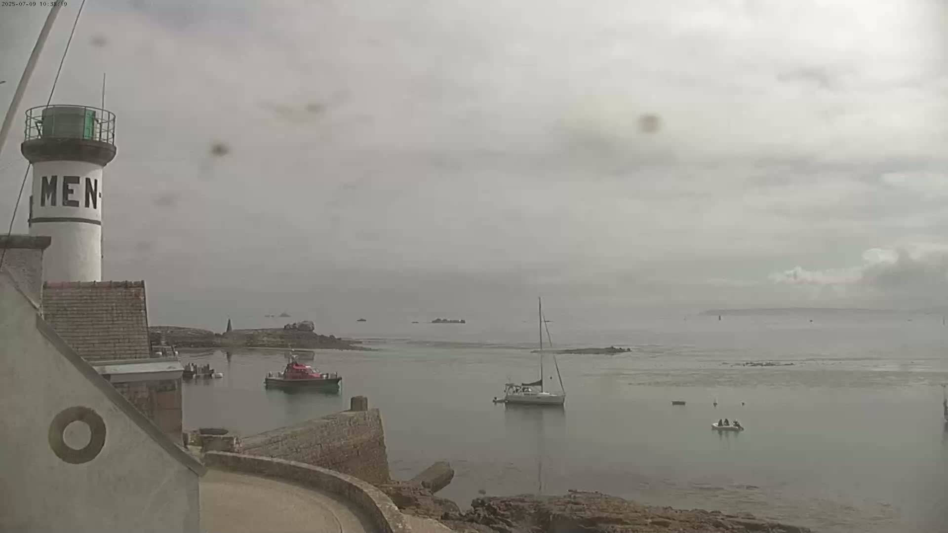 Ile de Sein Island Village & Coast Live Cam -  Quimper, Finistère, Bretagne, France