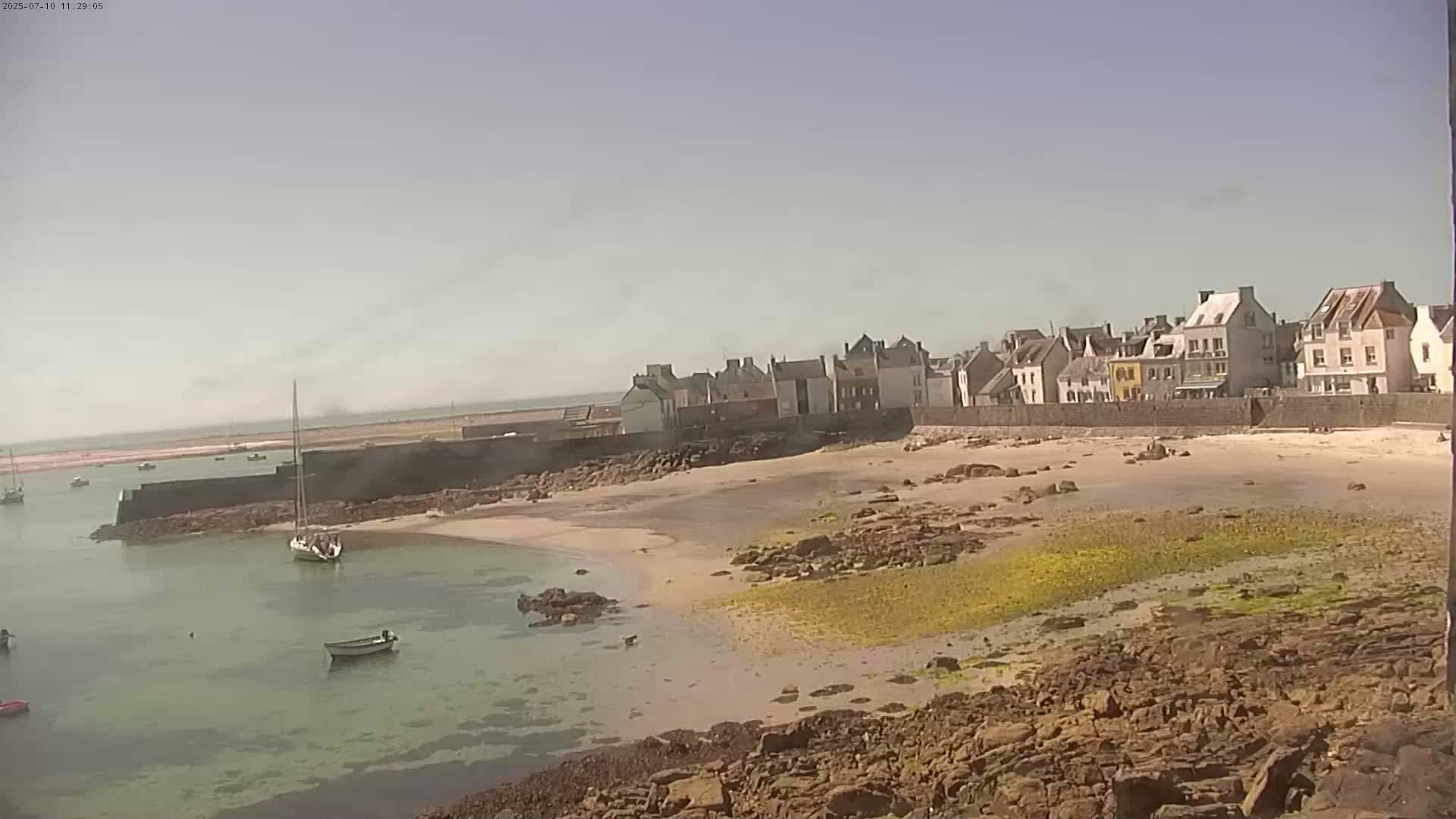 Ile de Sein Island Village & Coast Live Cam -  Quimper, Finistère, Bretagne, France