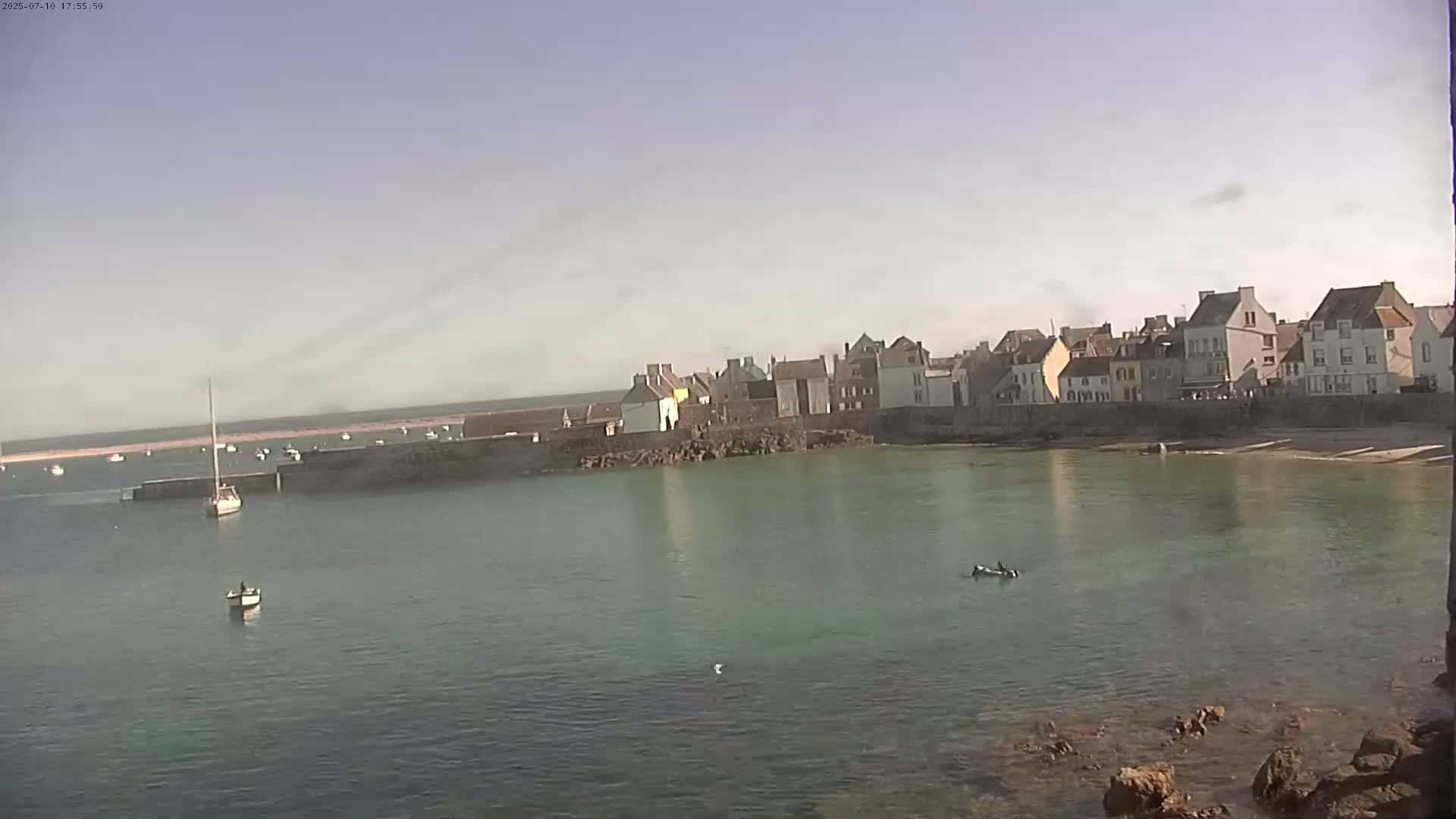 Ile de Sein Island Village & Coast Live Cam -  Quimper, Finistère, Bretagne, France