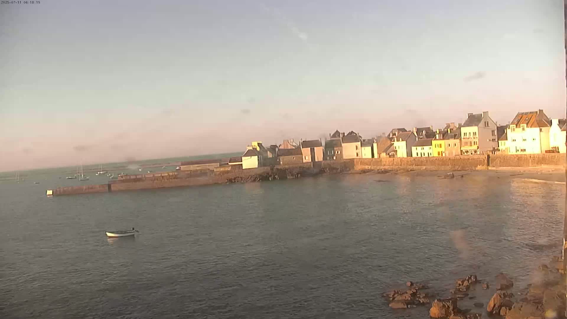 Ile de Sein Island Village & Coast Live Cam -  Quimper, Finistère, Bretagne, France