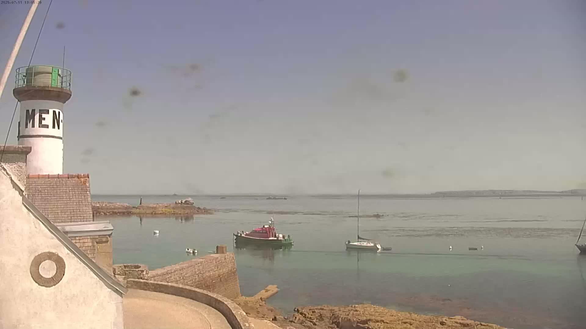 Ile de Sein Island Village & Coast Live Cam -  Quimper, Finistère, Bretagne, France