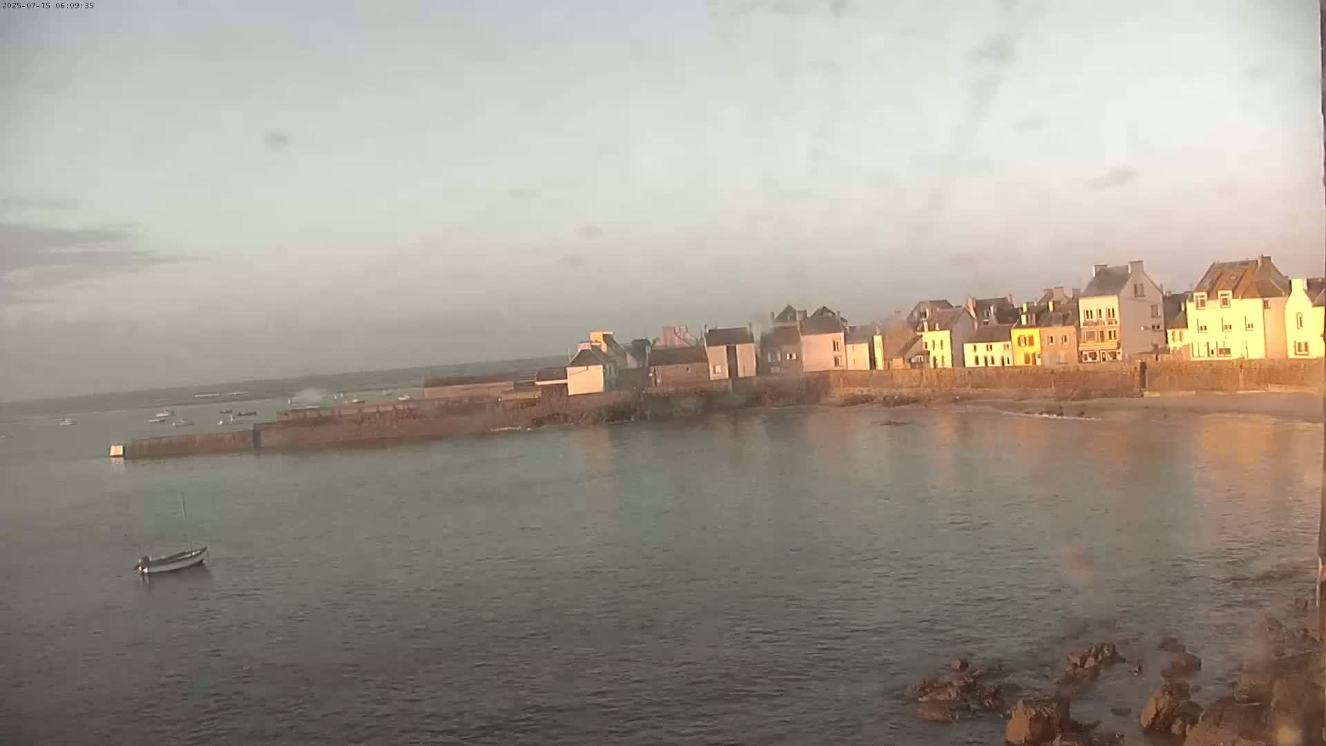 Ile de Sein Island Village & Coast Live Cam -  Quimper, Finistère, Bretagne, France