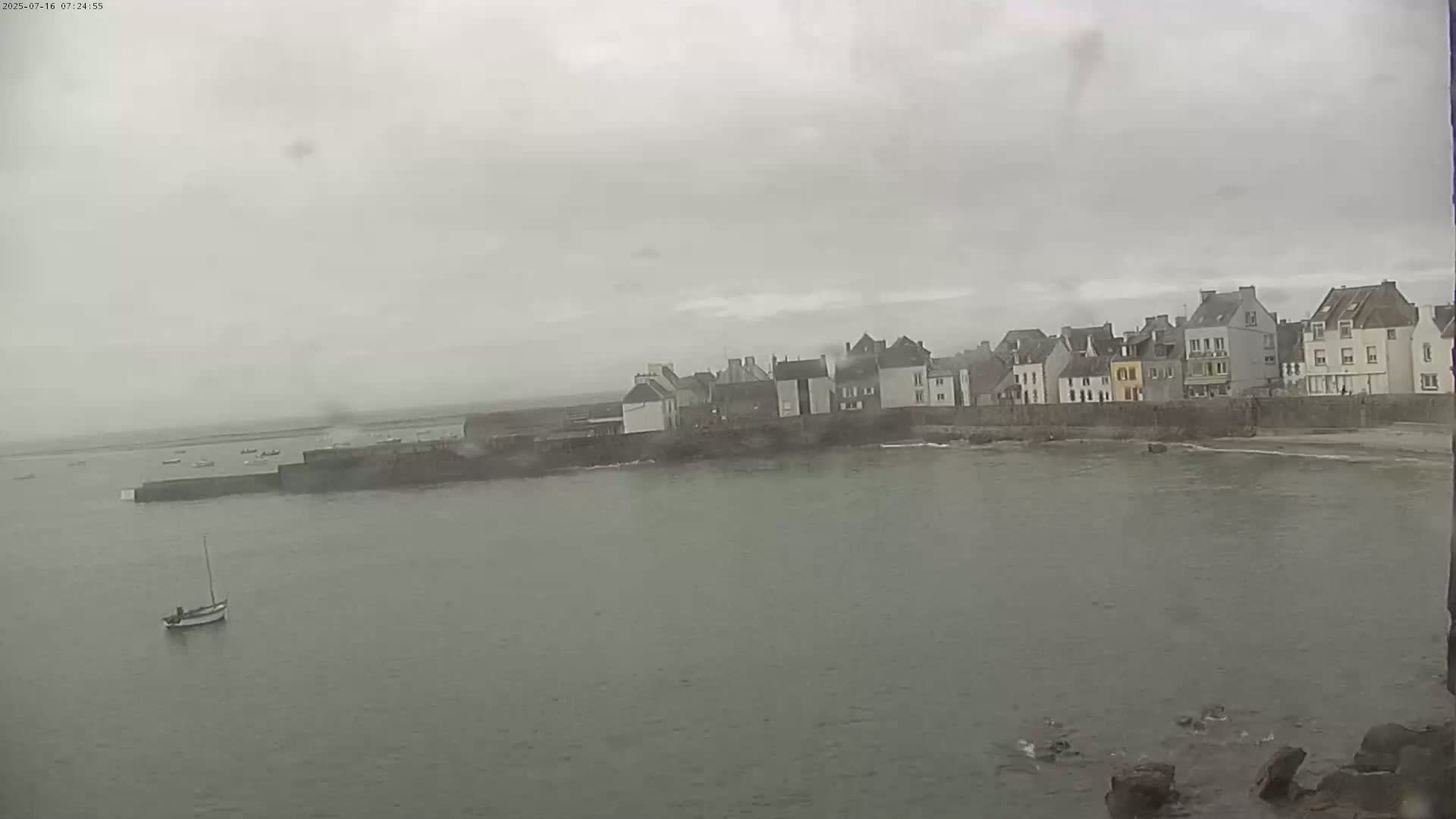 Ile de Sein Island Village & Coast Live Cam -  Quimper, Finistère, Bretagne, France