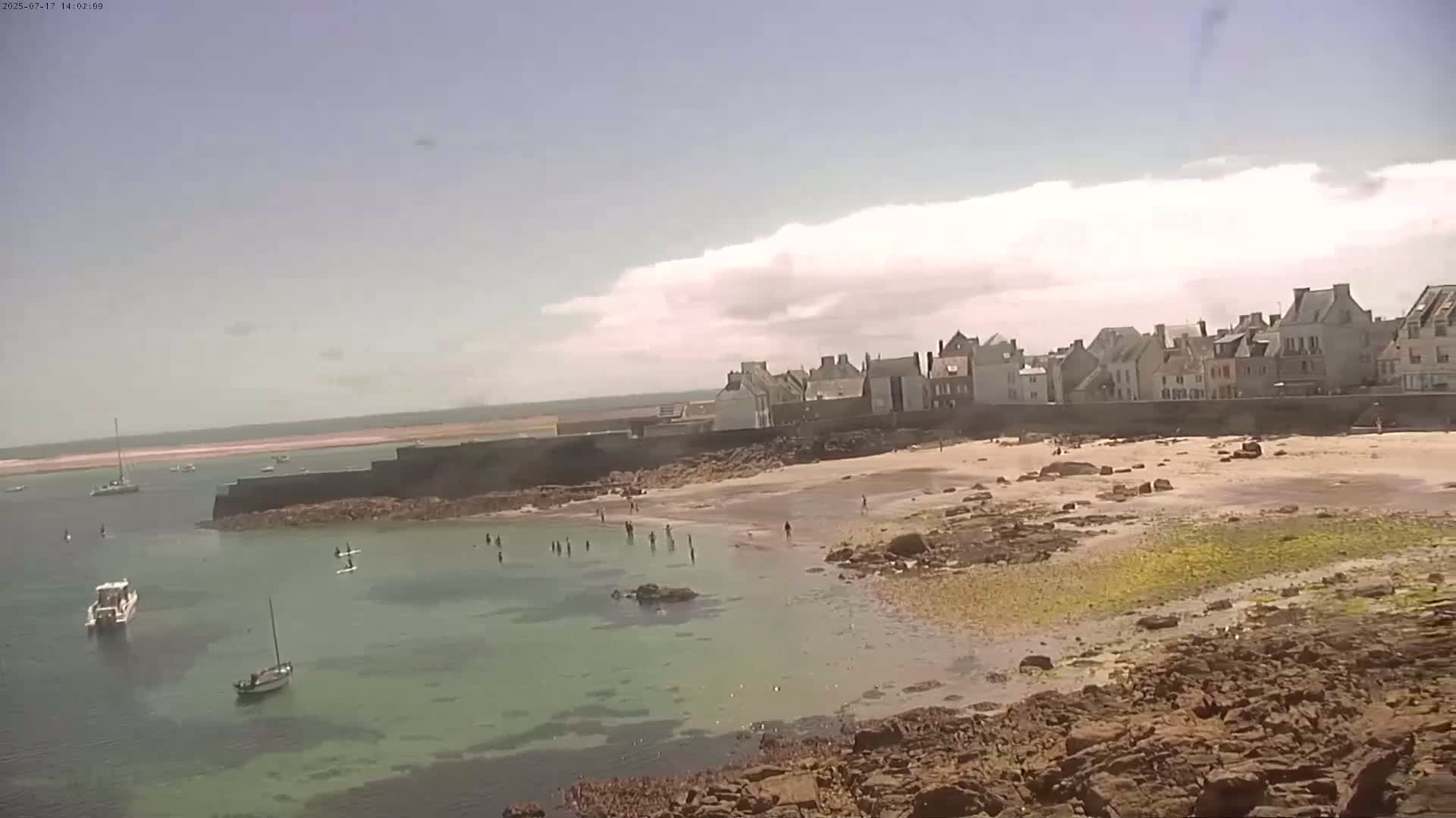 Ile de Sein Island Village & Coast Live Cam -  Quimper, Finistère, Bretagne, France