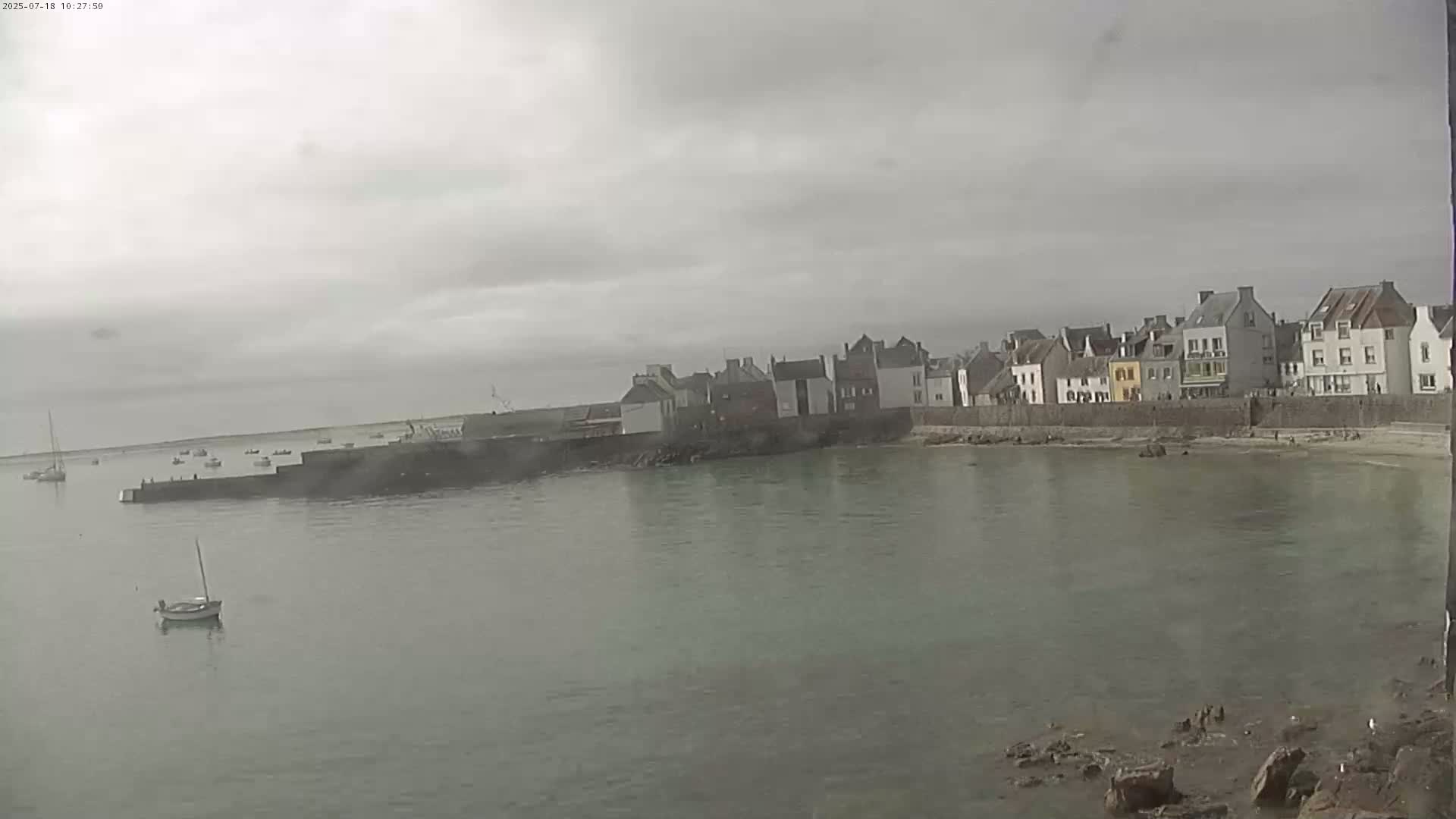 Ile de Sein Island Village & Coast Live Cam -  Quimper, Finistère, Bretagne, France