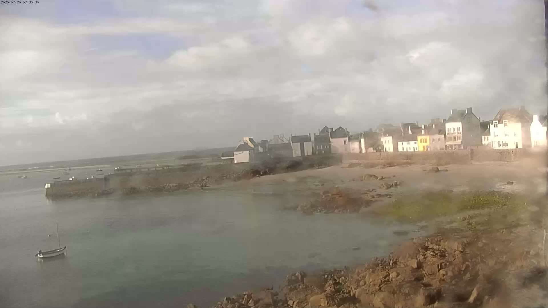 Ile de Sein Island Village & Coast Live Cam -  Quimper, Finistère, Bretagne, France