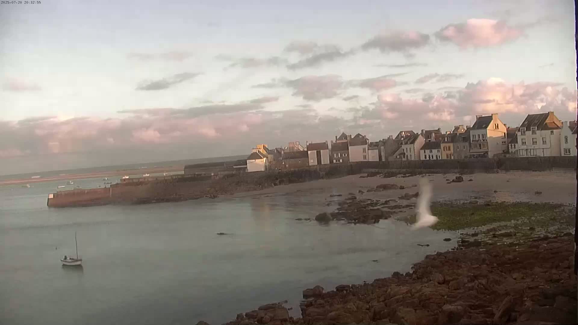 Ile de Sein Island Village & Coast Live Cam -  Quimper, Finistère, Bretagne, France