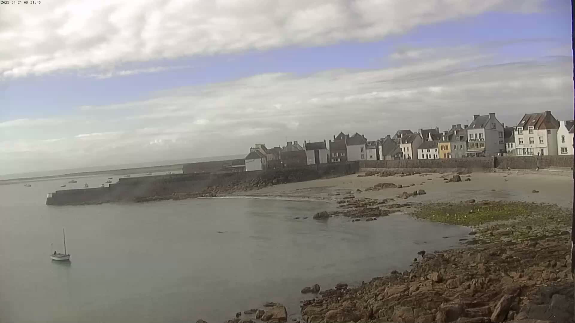 Ile de Sein Island Village & Coast Live Cam -  Quimper, Finistère, Bretagne, France