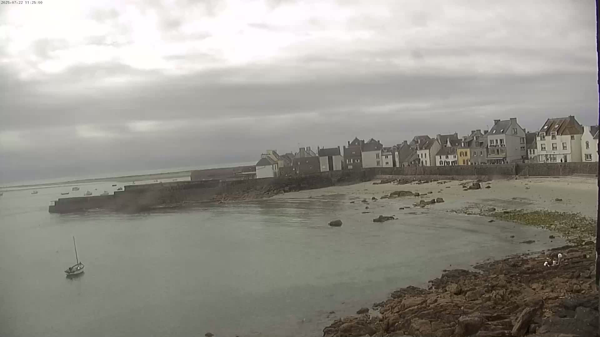 Ile de Sein Island Village & Coast Live Cam -  Quimper, Finistère, Bretagne, France