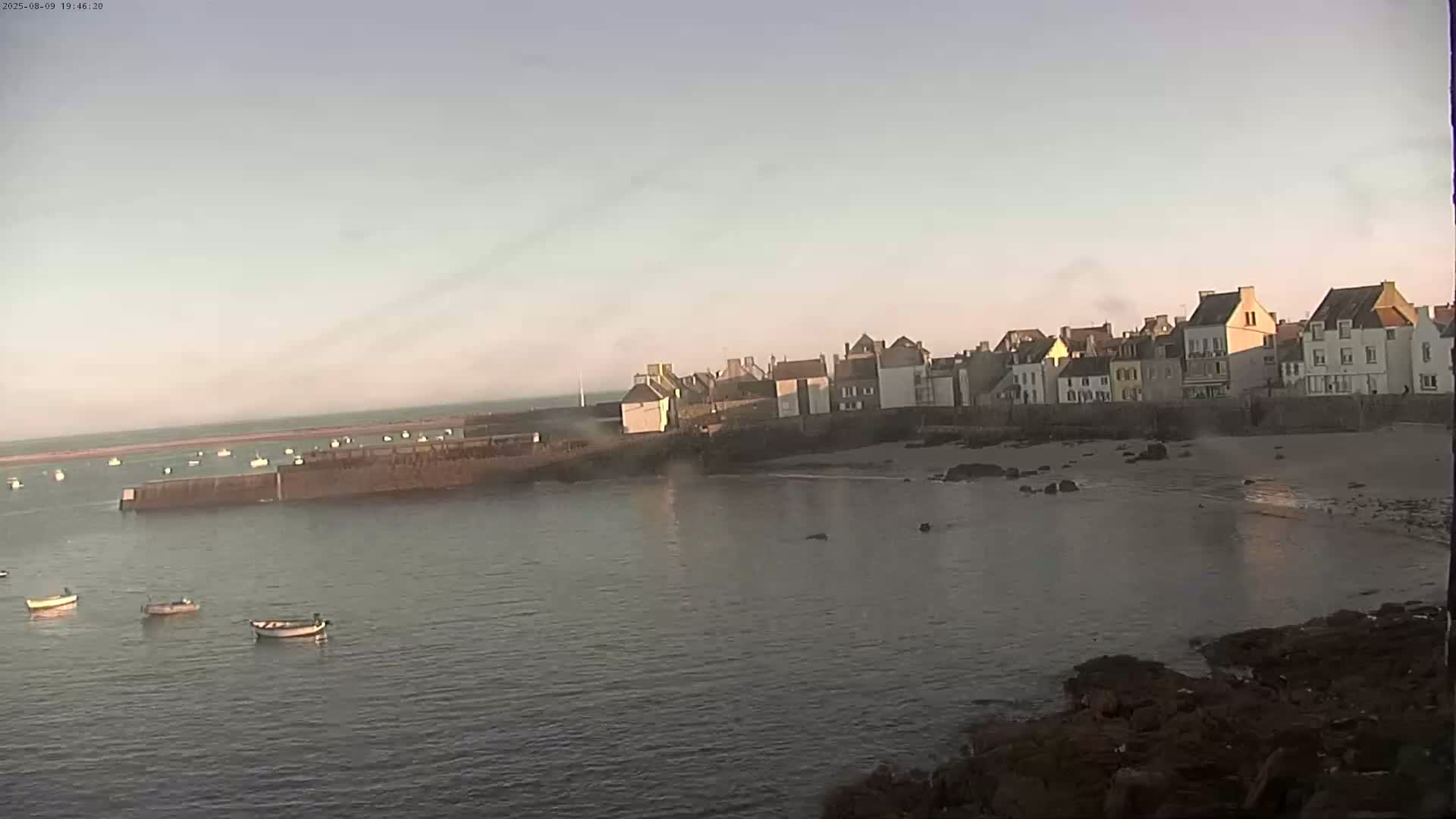 Ile de Sein Island Village & Coast Live Cam -  Quimper, Finistère, Bretagne, France