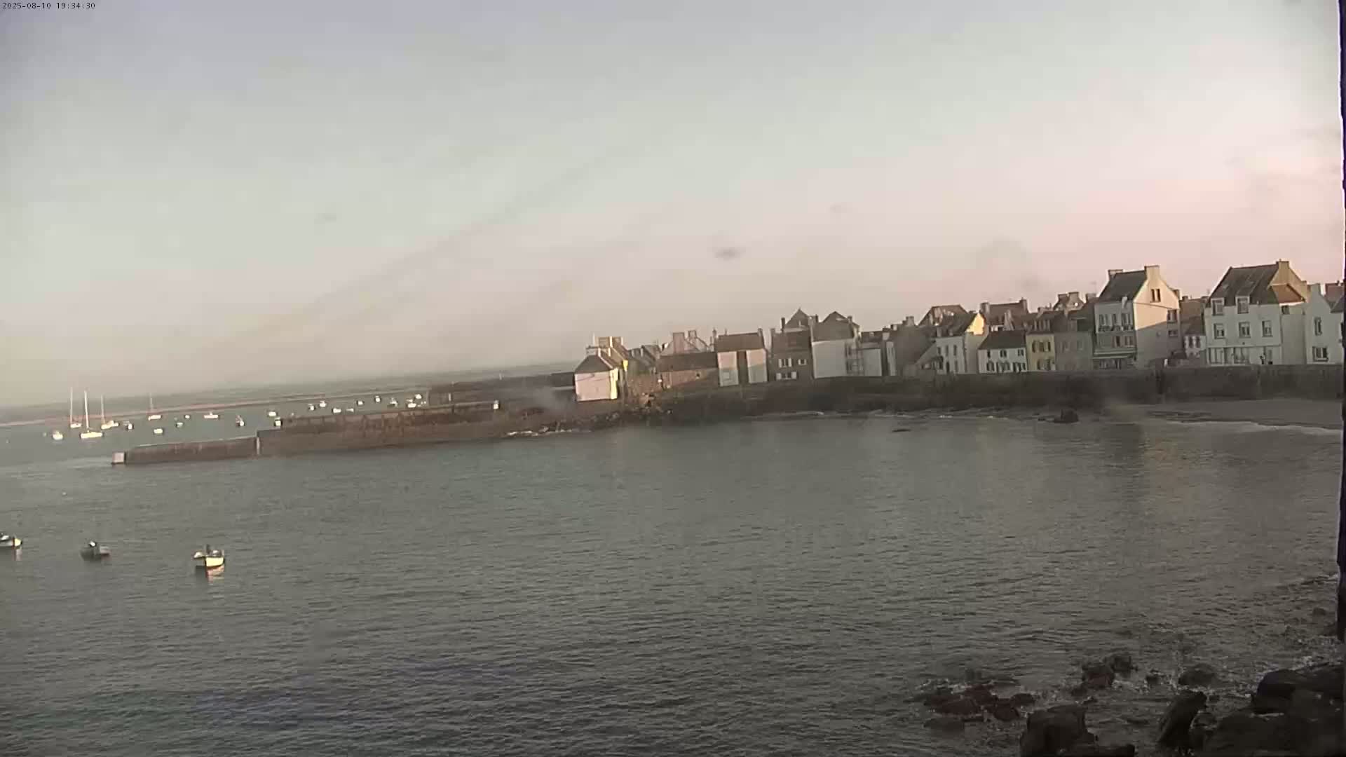 Ile de Sein Island Village & Coast Live Cam -  Quimper, Finistère, Bretagne, France