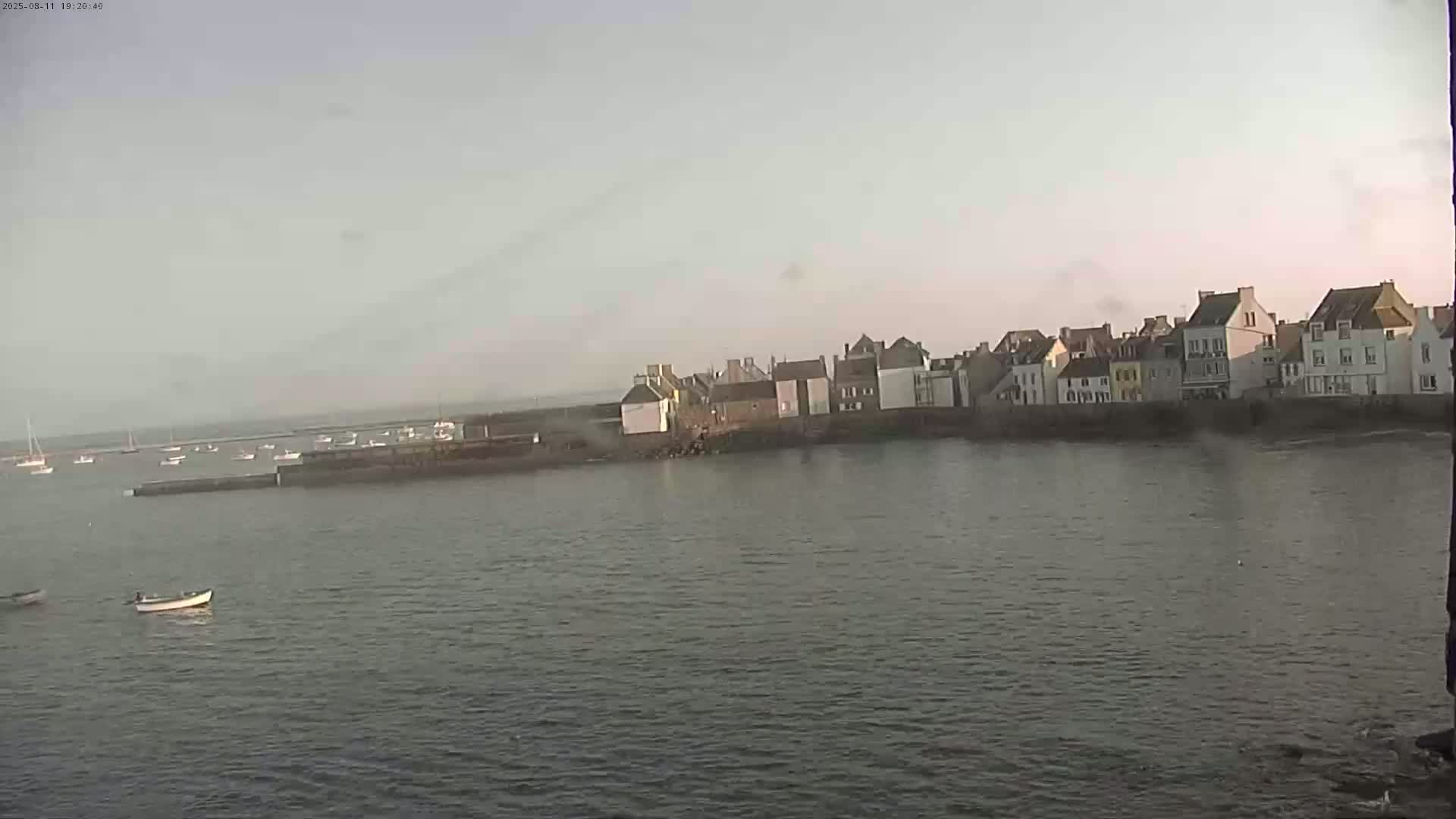 Ile de Sein Island Village & Coast Live Cam -  Quimper, Finistère, Bretagne, France