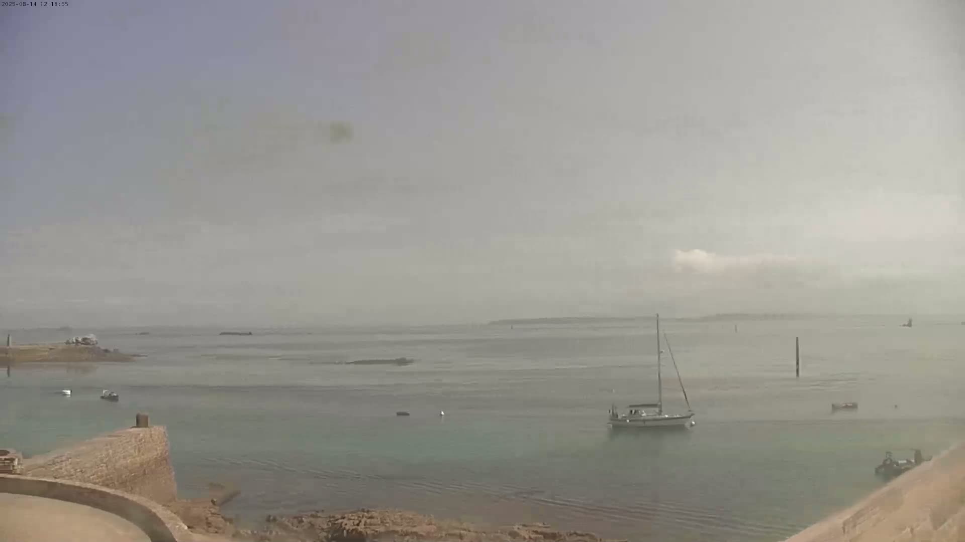 Ile de Sein Island Village & Coast Live Cam -  Quimper, Finistère, Bretagne, France