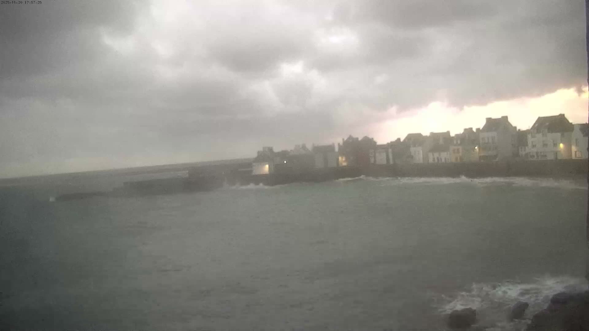 Ile de Sein Island Village & Coast Live Cam -  Quimper, Finistère, Bretagne, France