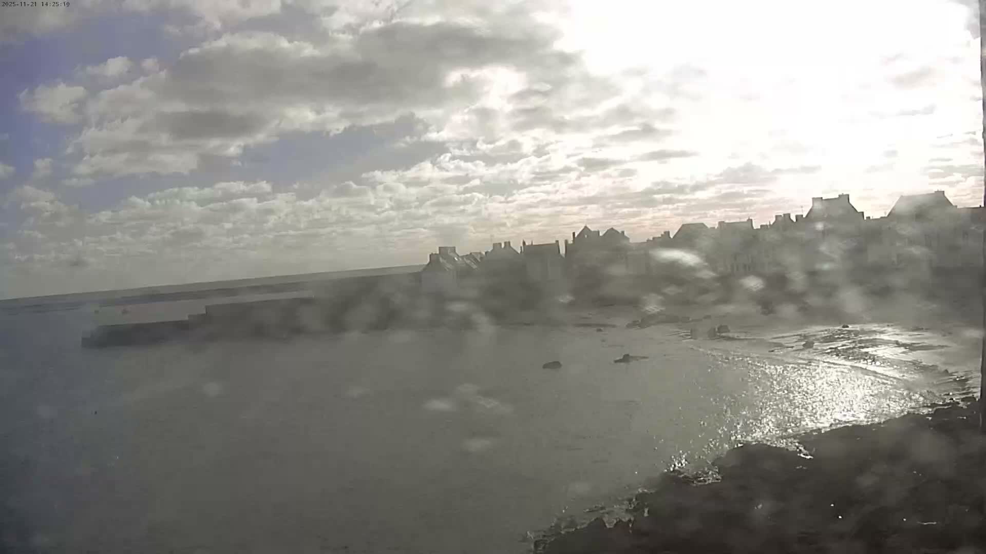 Ile de Sein Island Village & Coast Live Cam -  Quimper, Finistère, Bretagne, France