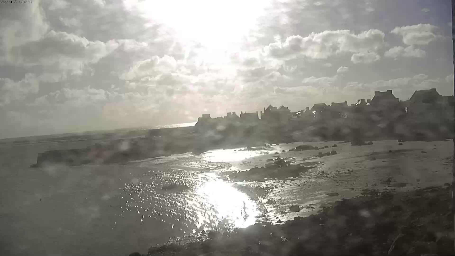 Ile de Sein Island Village & Coast Live Cam -  Quimper, Finistère, Bretagne, France