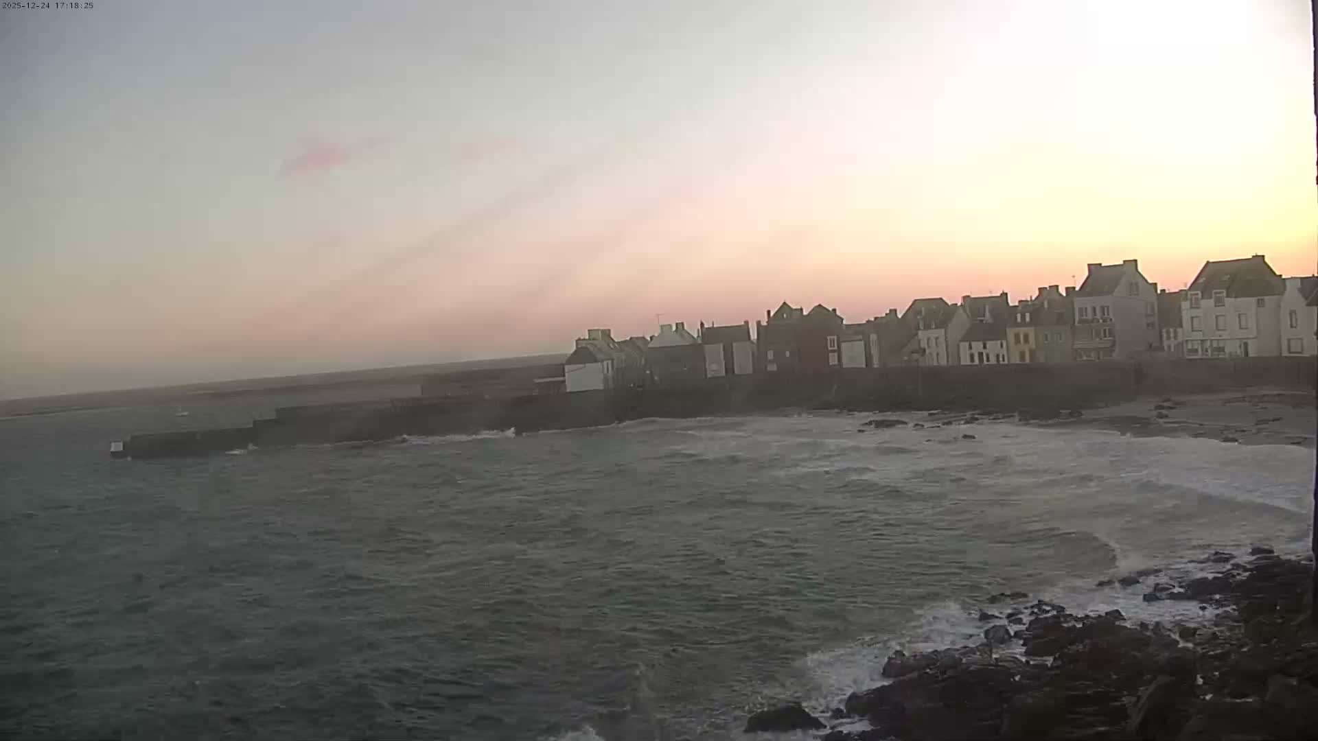 Ile de Sein Island Village & Coast Live Cam -  Quimper, Finistère, Bretagne, France
