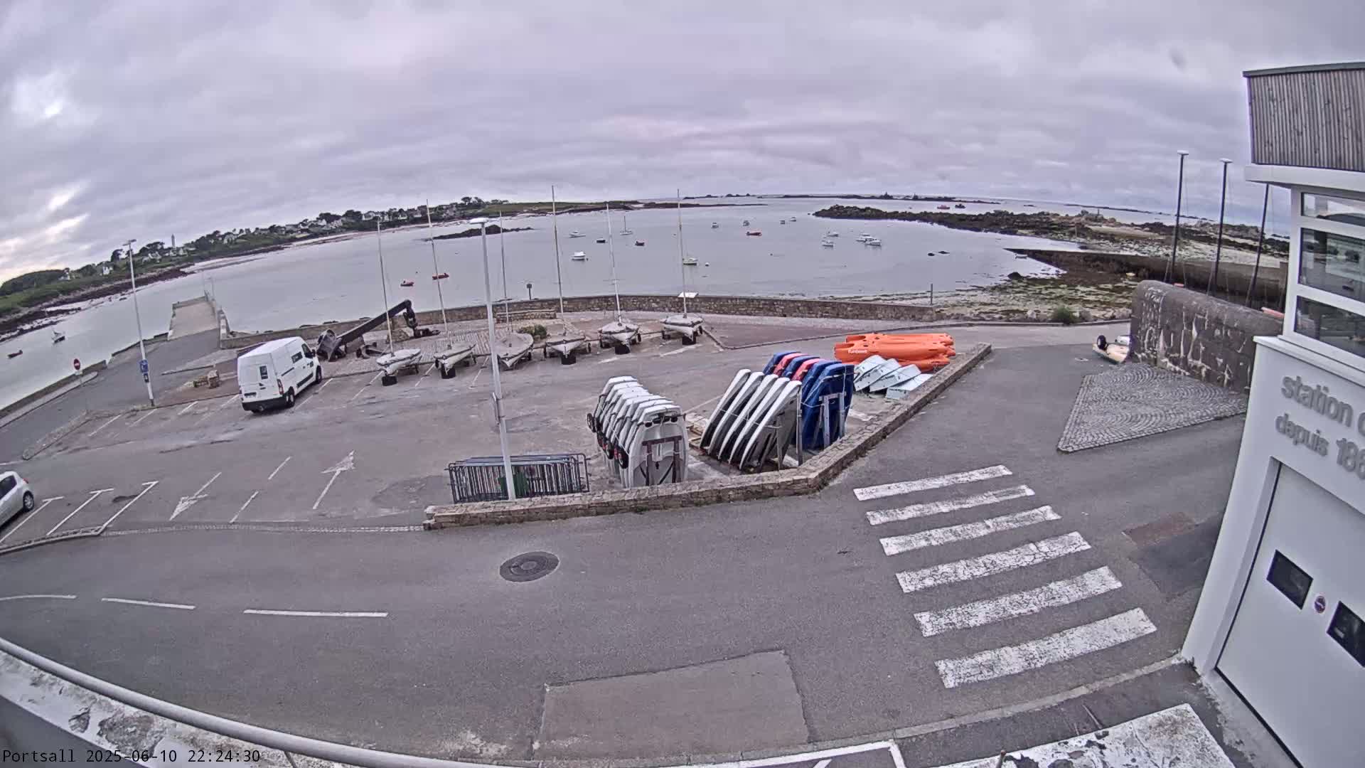 Ploudalmezeau, Portsall Coast Live Cam - Brest, Finistère, Bretagne, France