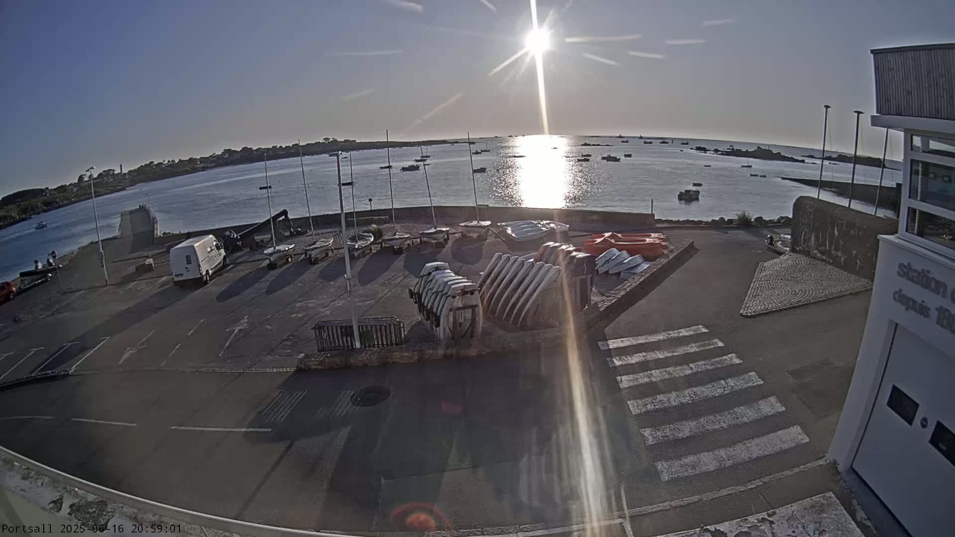Ploudalmezeau, Portsall Coast Live Cam - Brest, Finistère, Bretagne, France
