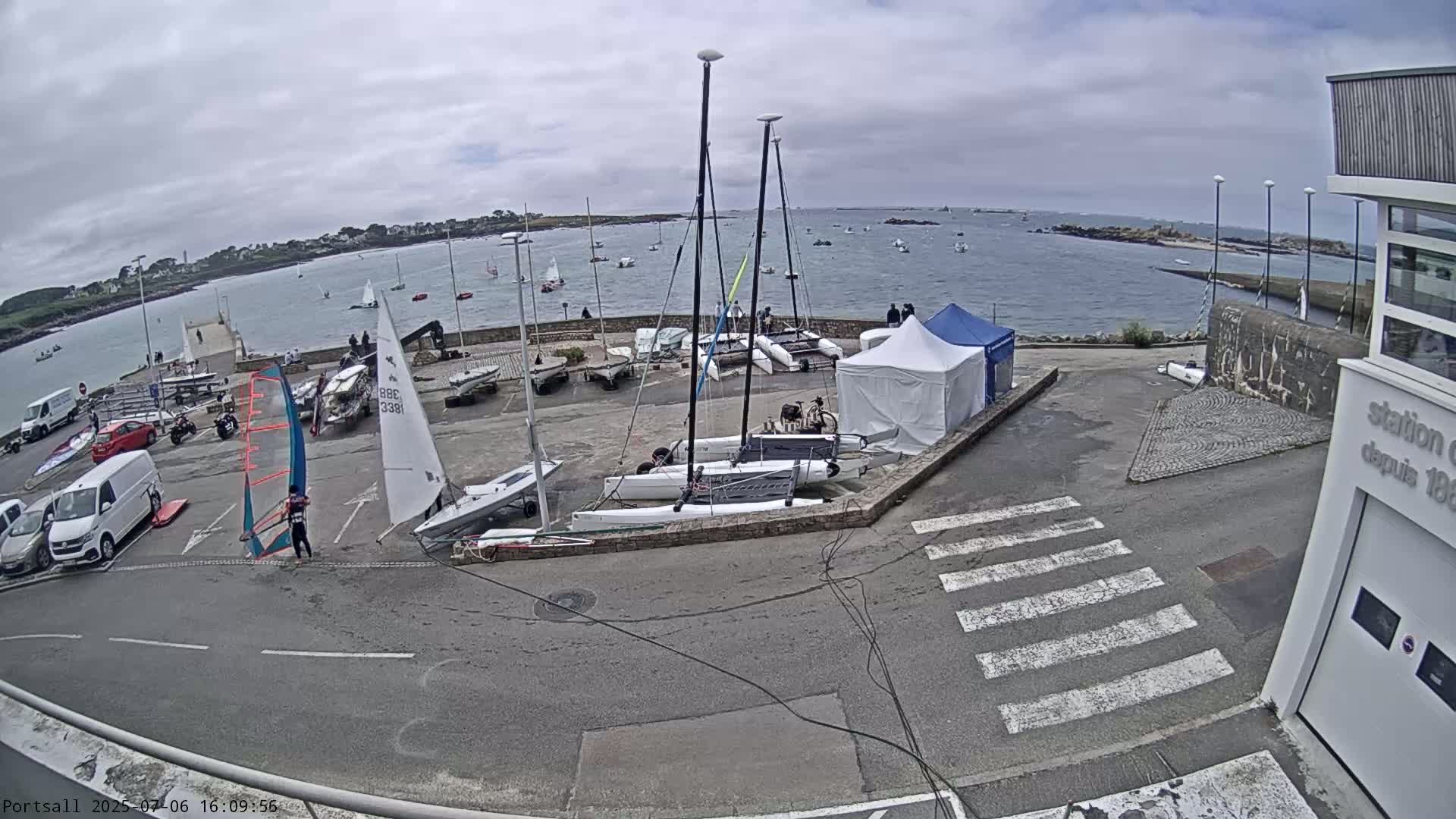 Ploudalmezeau, Portsall Coast Live Cam - Brest, Finistère, Bretagne, France