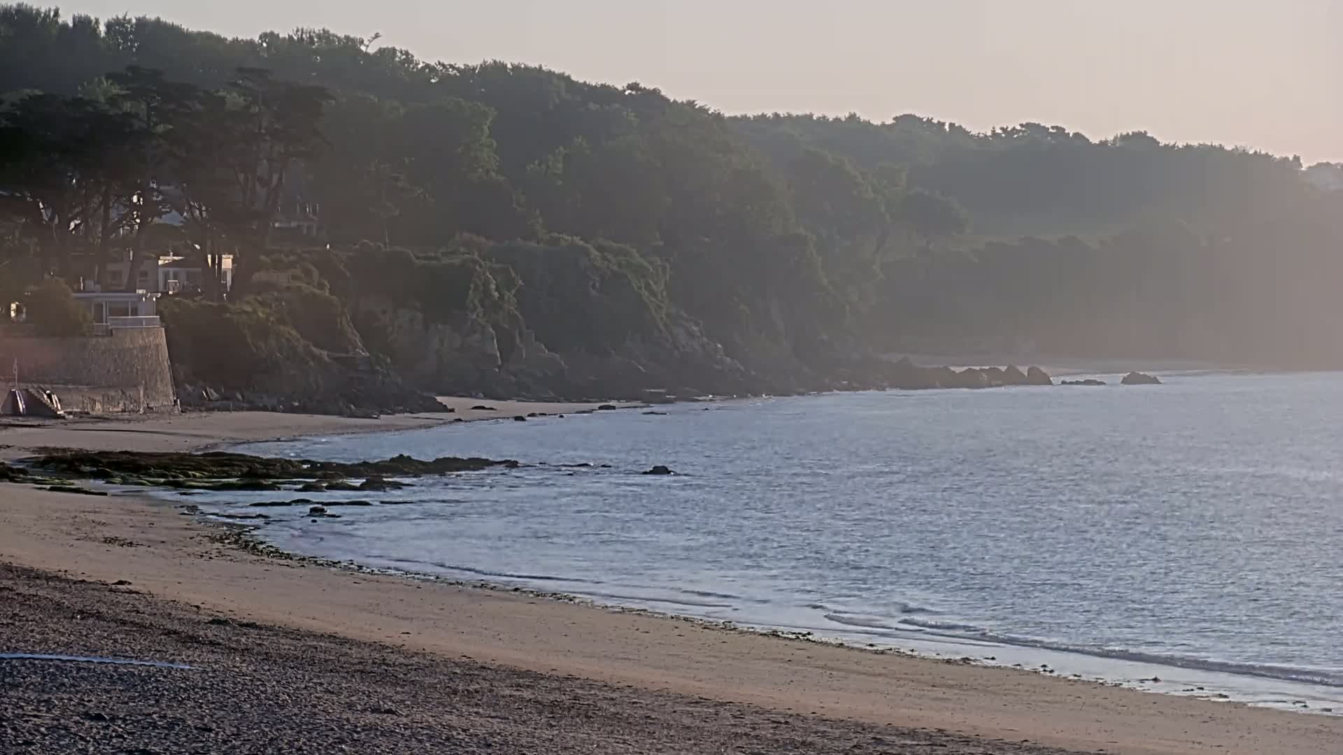 Plougonvelin Plage du Trez Hir Beach Live Cam - Brest, Finistère, Bretagne, France