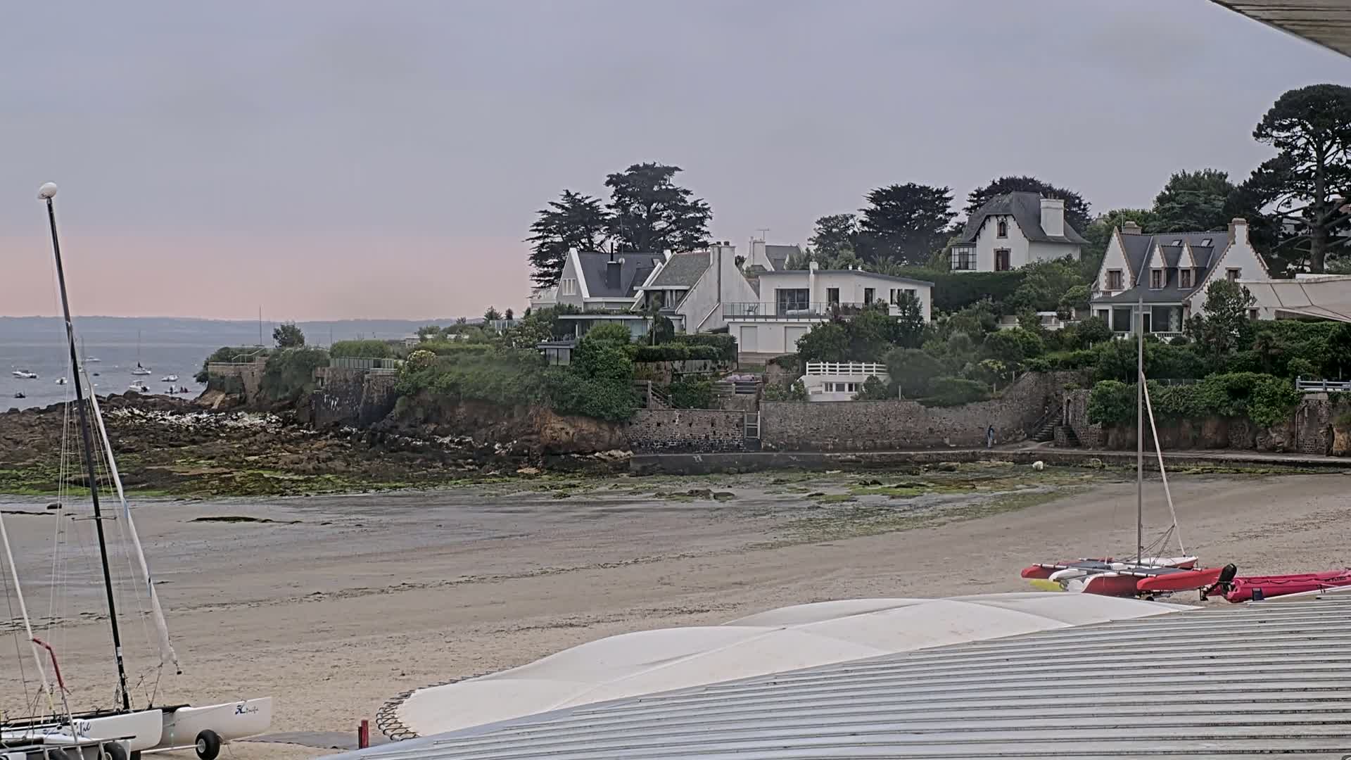Plougonvelin Plage du Trez Hir Beach Live Cam - Brest, Finistère, Bretagne, France