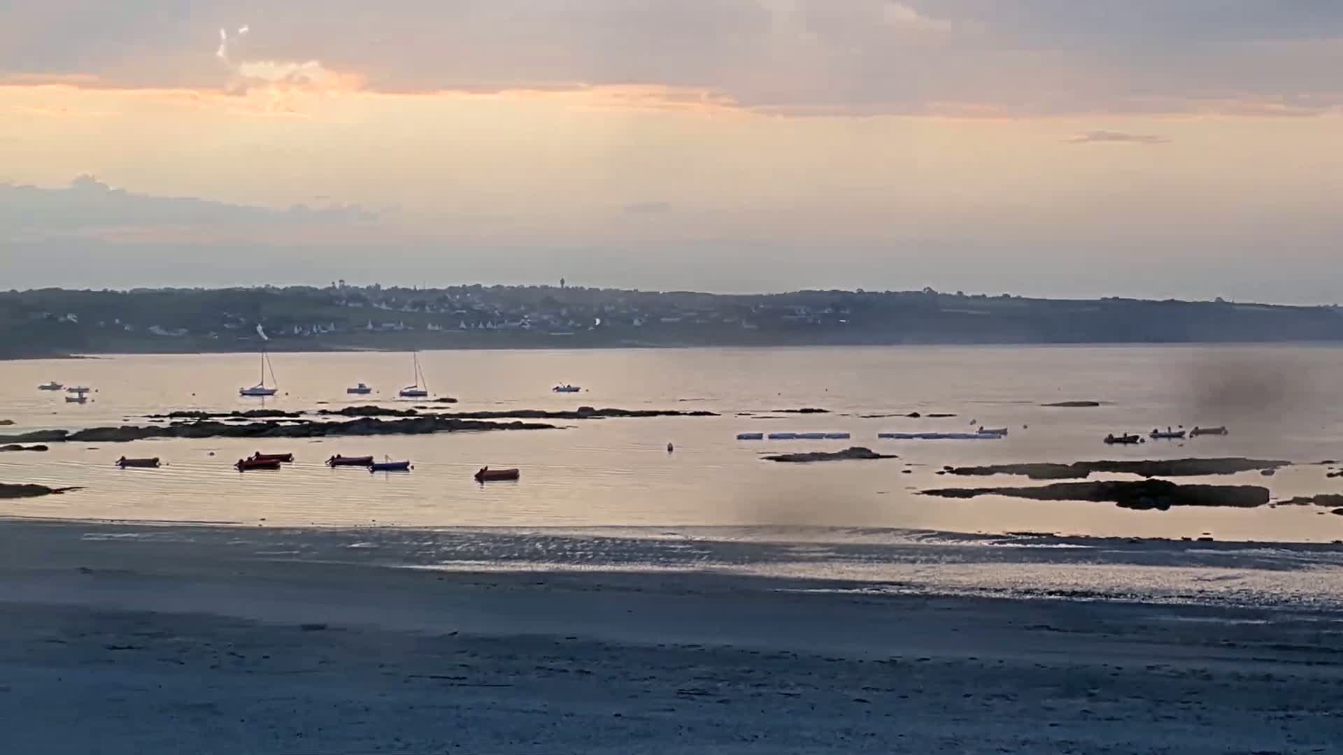 Plougonvelin Plage du Trez Hir Beach Live Cam - Brest, Finistère, Bretagne, France