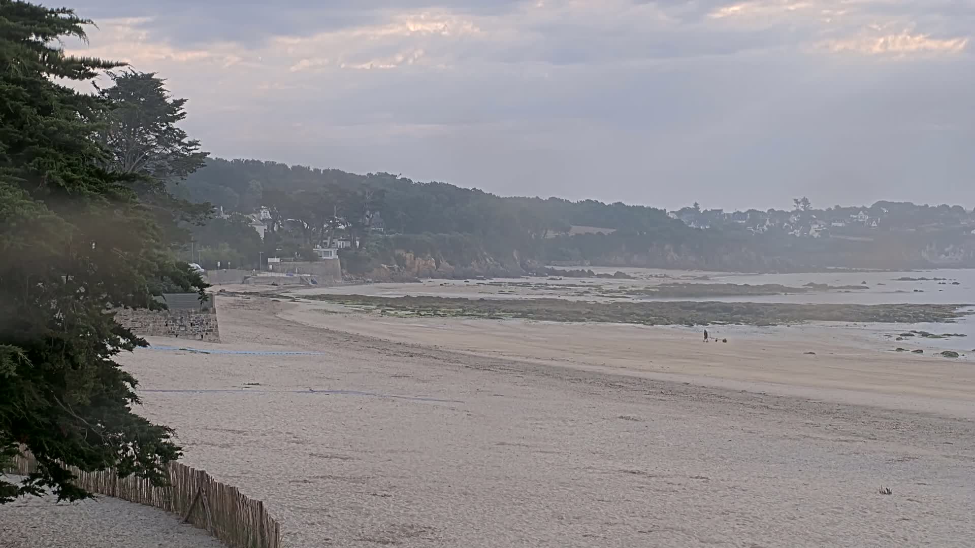 Plougonvelin Plage du Trez Hir Beach Live Cam - Brest, Finistère, Bretagne, France