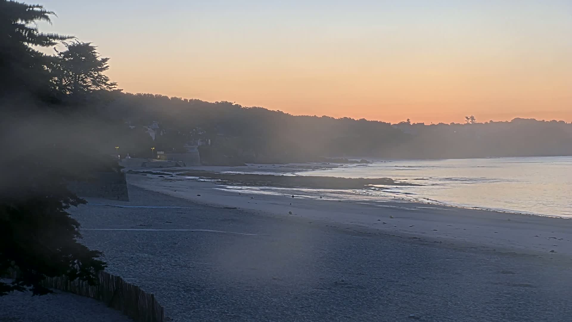 Plougonvelin Plage du Trez Hir Beach Live Cam - Brest, Finistère, Bretagne, France