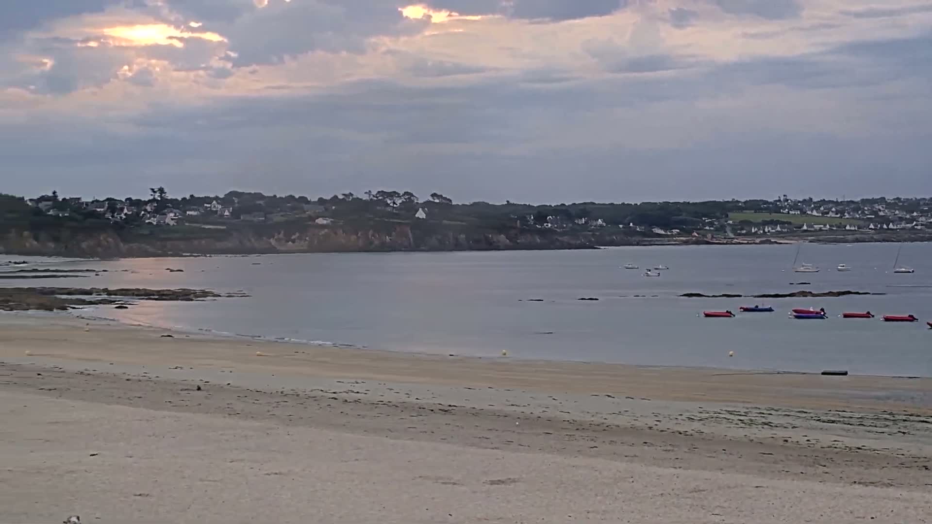 Plougonvelin Plage du Trez Hir Beach Live Cam - Brest, Finistère, Bretagne, France