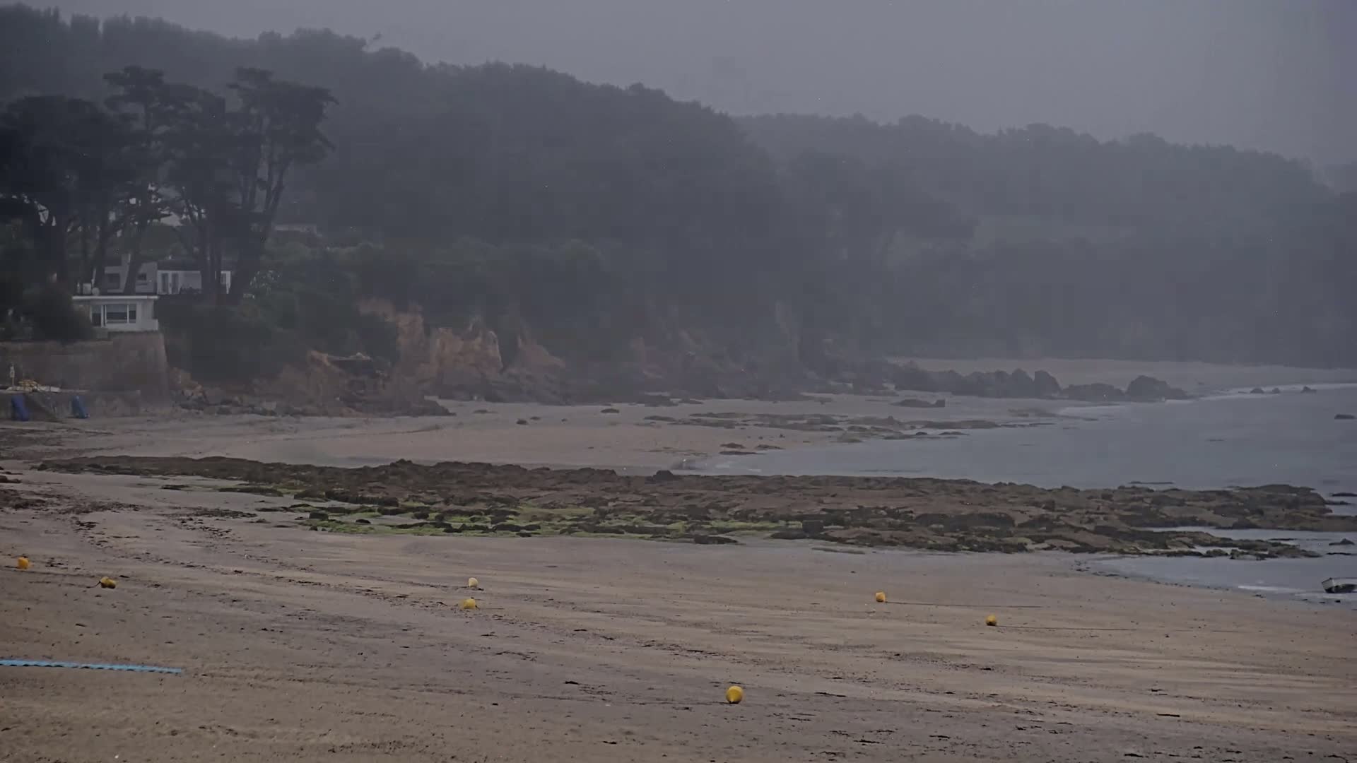 Plougonvelin Plage du Trez Hir Beach Live Cam - Brest, Finistère, Bretagne, France