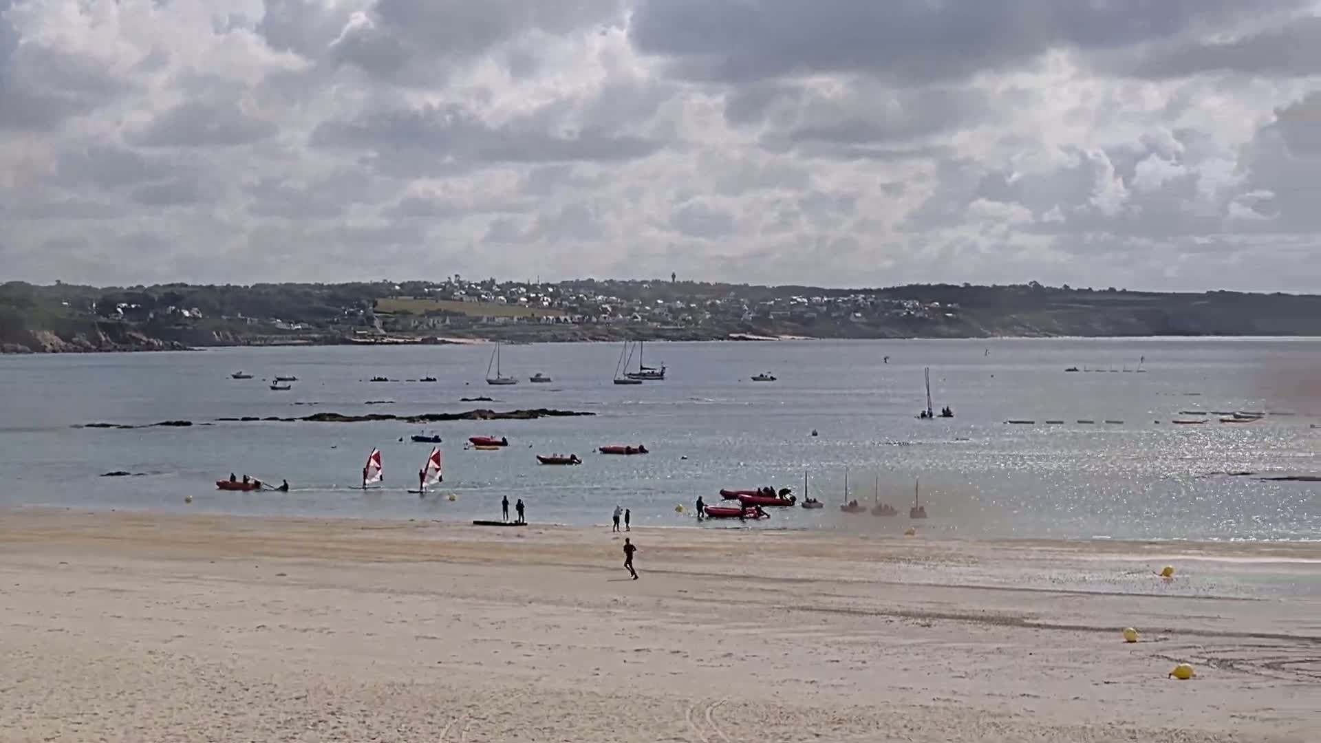 Plougonvelin Plage du Trez Hir Beach Live Cam - Brest, Finistère, Bretagne, France