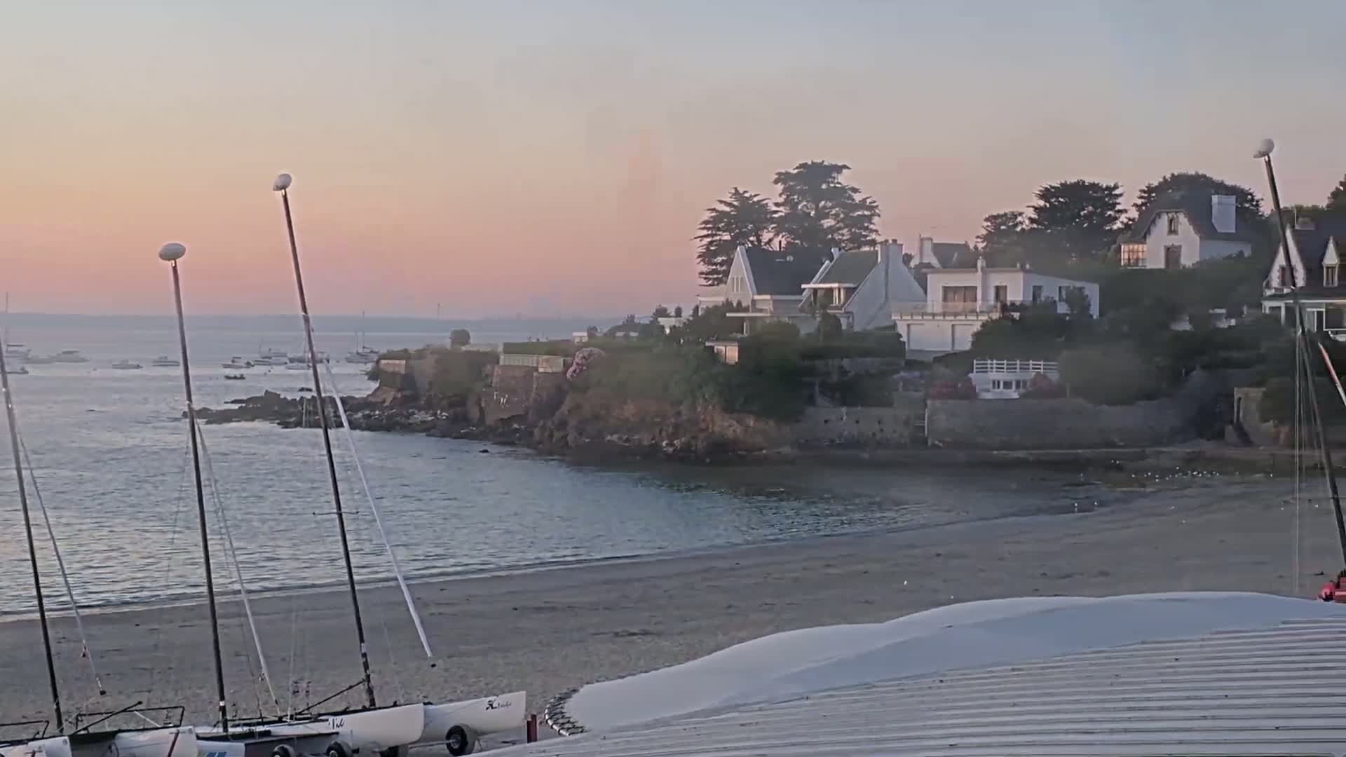 Plougonvelin Plage du Trez Hir Beach Live Cam - Brest, Finistère, Bretagne, France