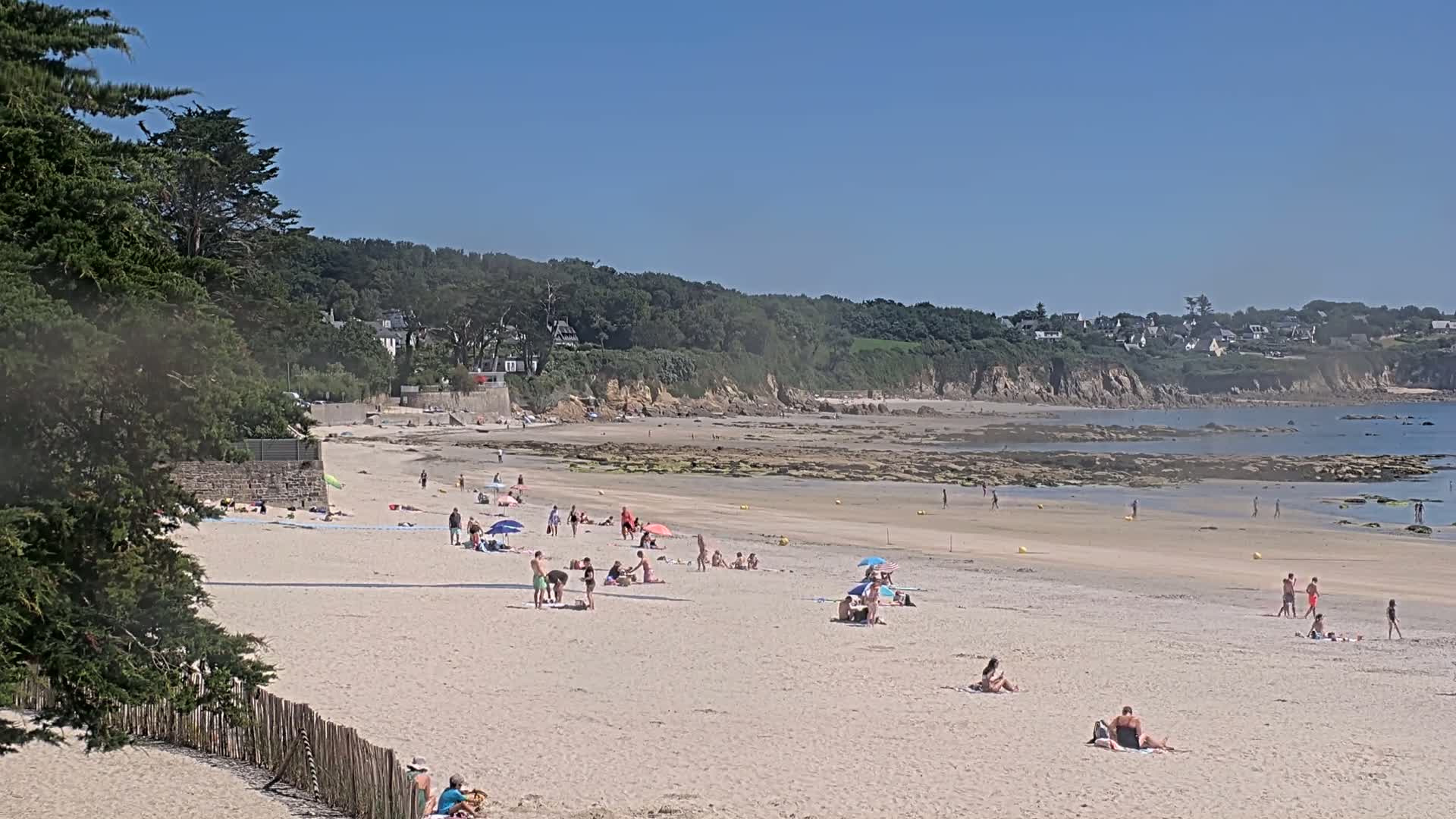 Plougonvelin Plage du Trez Hir Beach Live Cam - Brest, Finistère, Bretagne, France