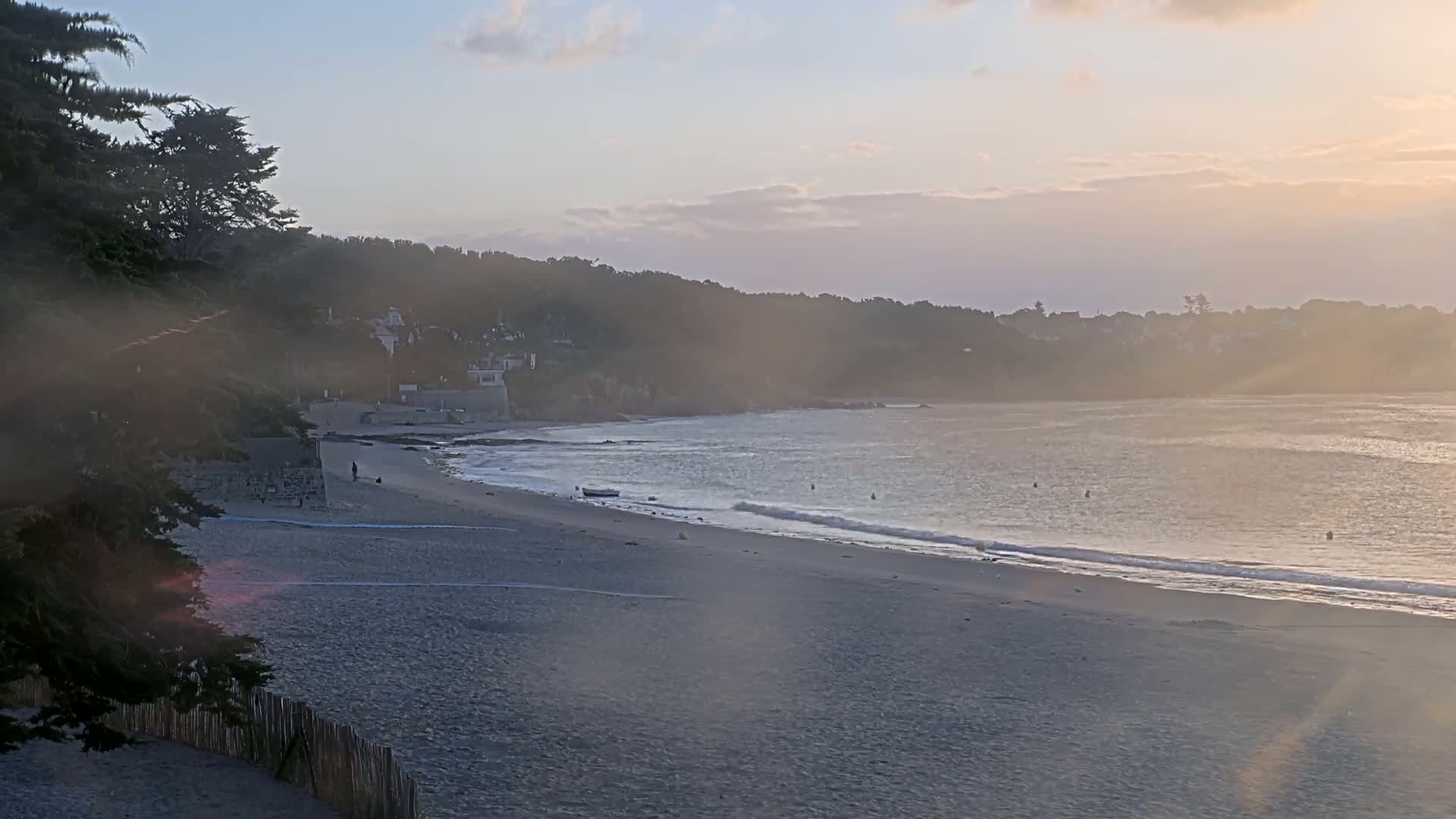 Plougonvelin Plage du Trez Hir Beach Live Cam - Brest, Finistère, Bretagne, France