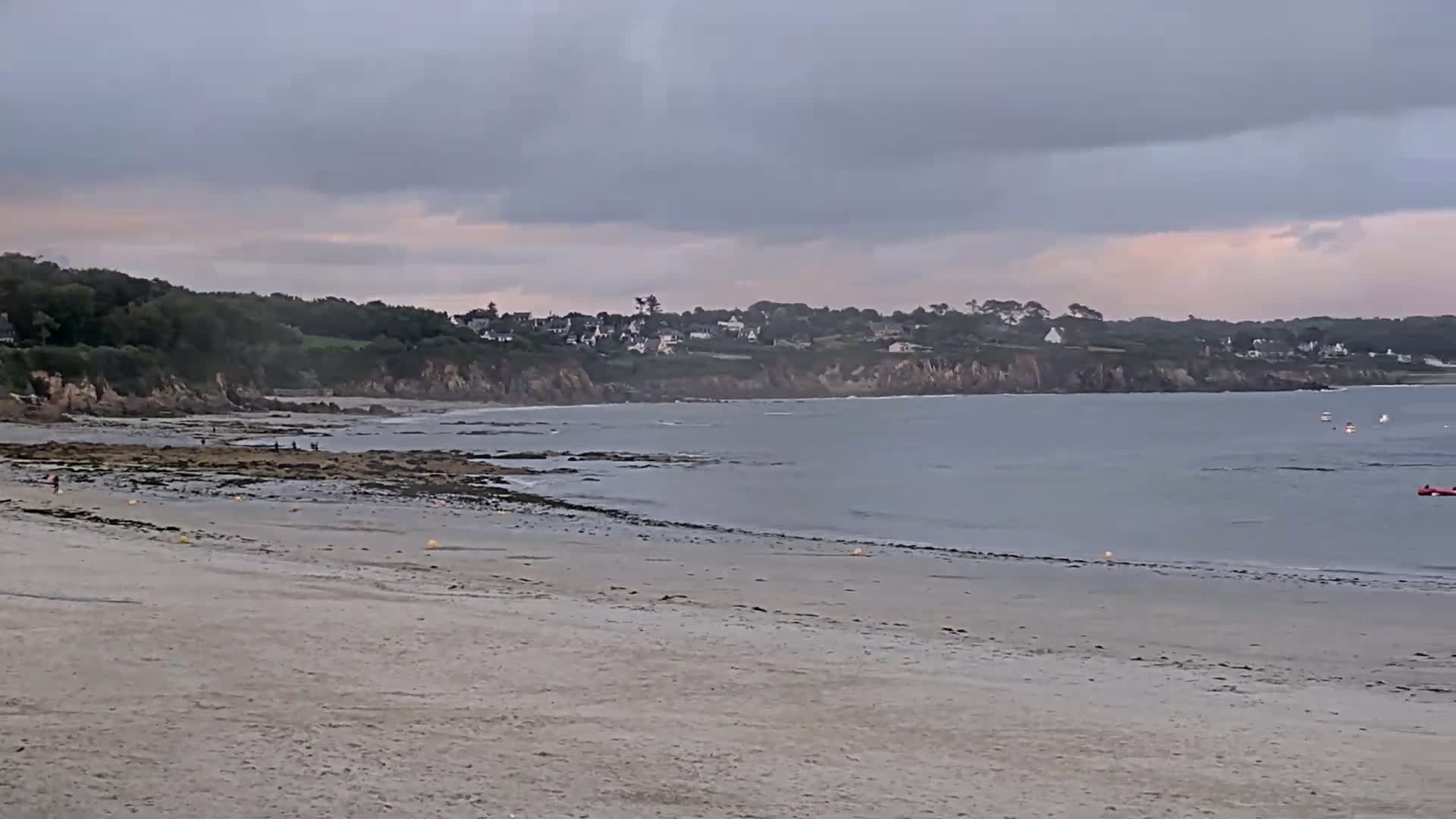 Plougonvelin Plage du Trez Hir Beach Live Cam - Brest, Finistère, Bretagne, France