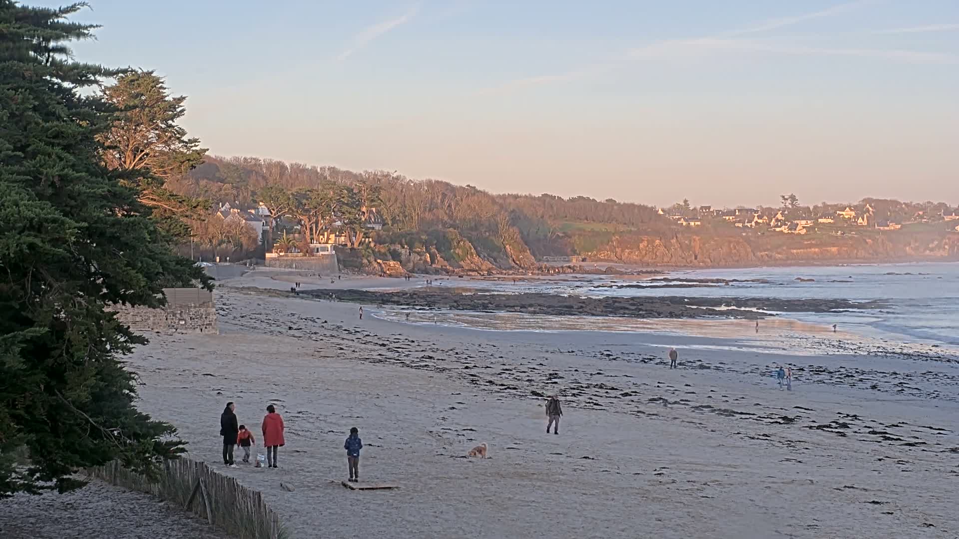 Plougonvelin Plage du Trez Hir Beach Live Cam - Brest, Finistère, Bretagne, France