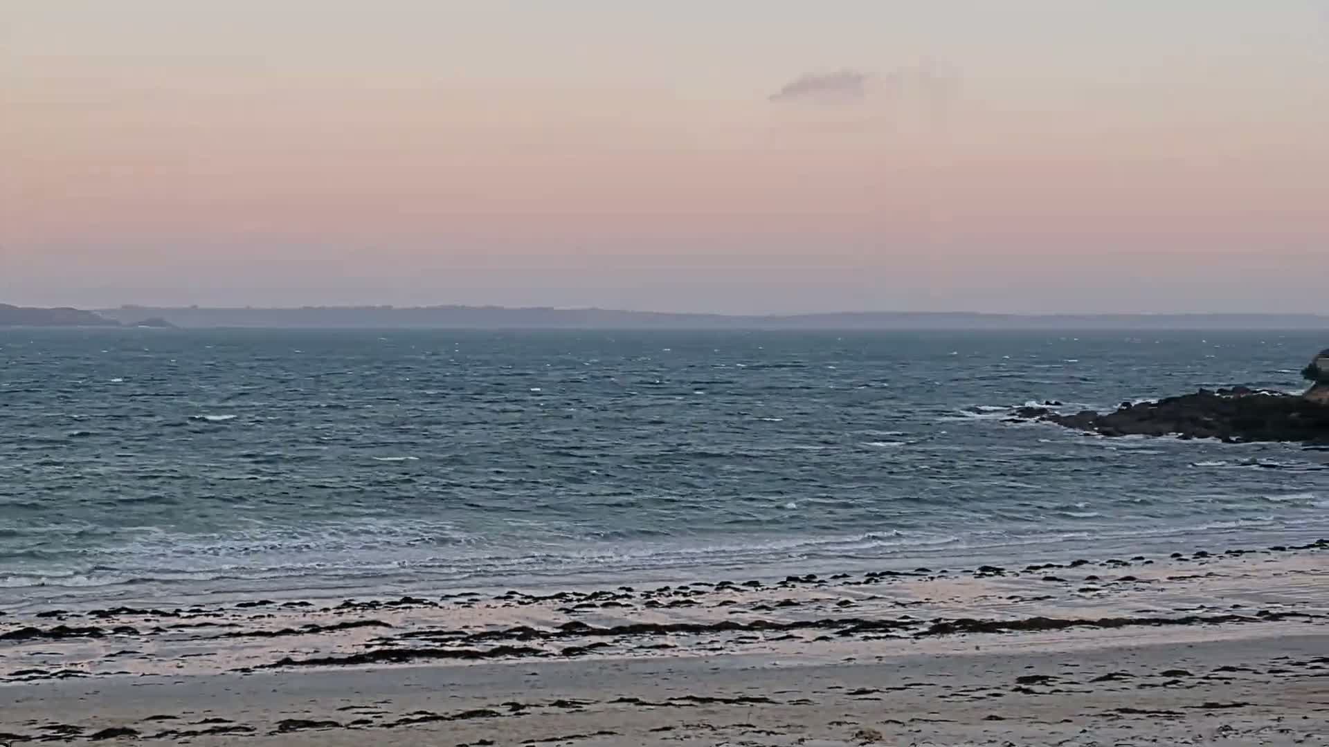 Plougonvelin Plage du Trez Hir Beach Live Cam - Brest, Finistère, Bretagne, France