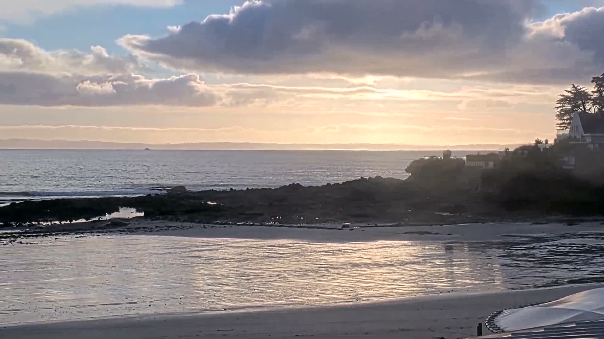 Plougonvelin Plage du Trez Hir Beach Live Cam - Brest, Finistère, Bretagne, France