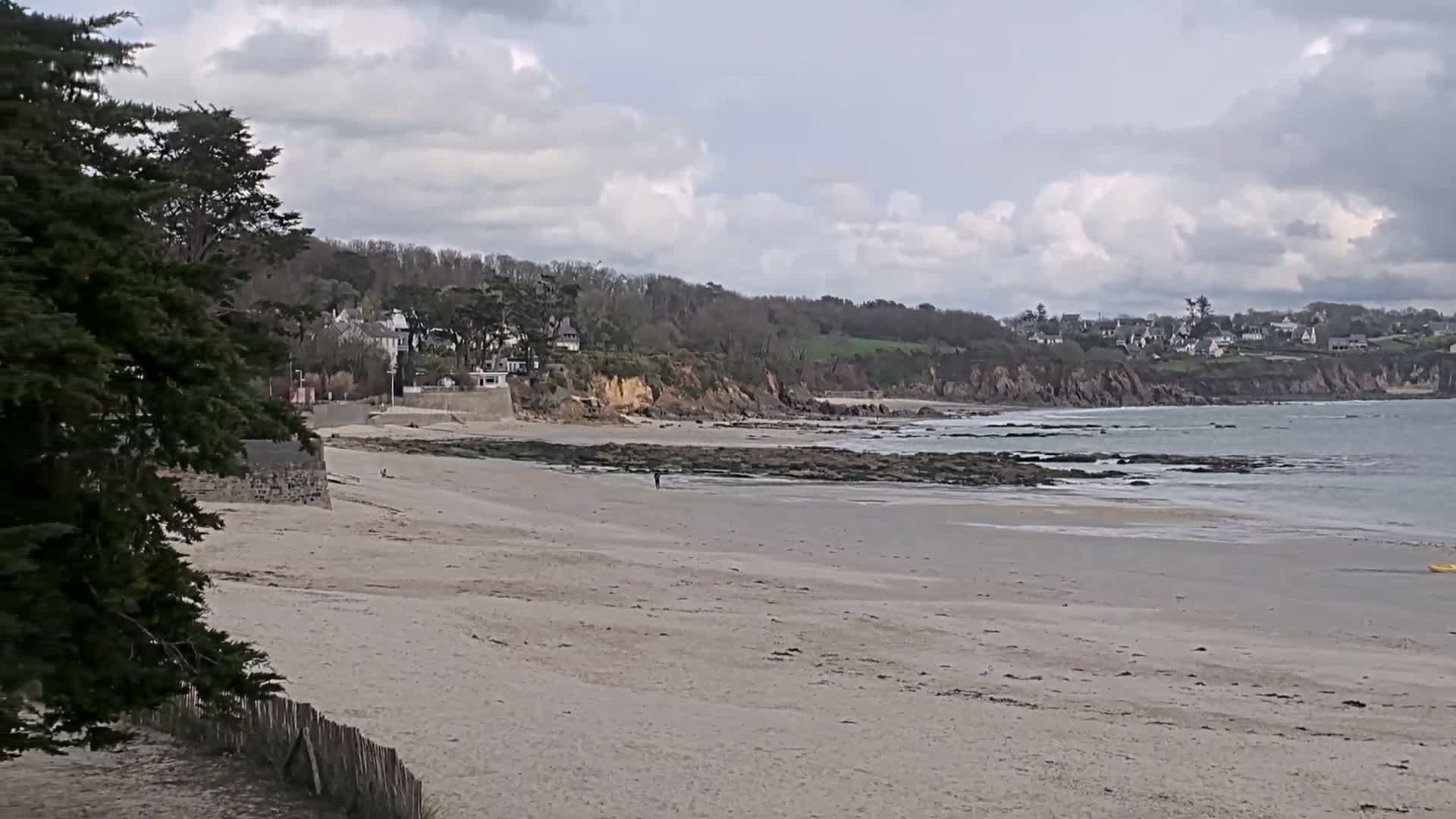 Plougonvelin Plage du Trez Hir Beach Live Cam - Brest, Finistère, Bretagne, France