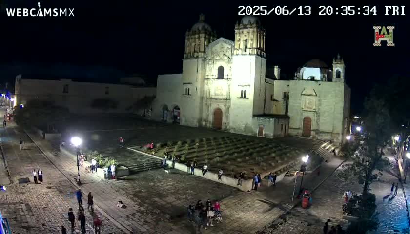 Oaxaca de Juarez City Skyline &  Templo de Santo Domingo de Guzman Church Square Live Cam - Oaxaca de Juárez, Oaxaca, Mexico