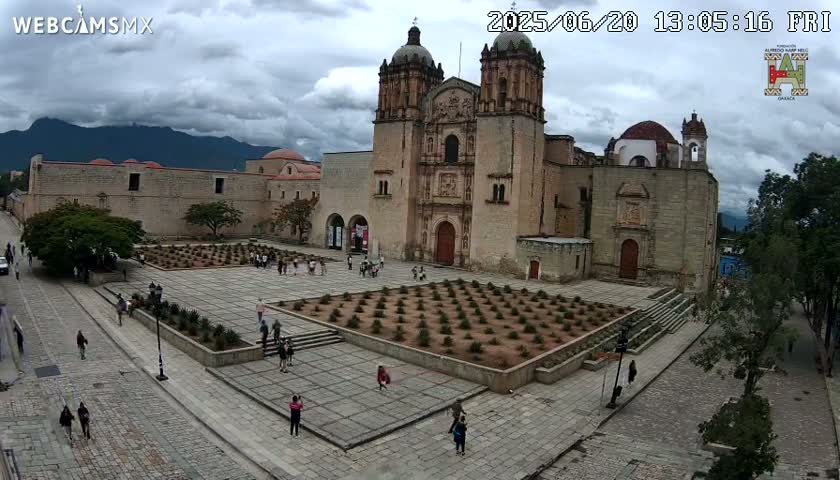 Oaxaca de Juarez City Skyline &  Templo de Santo Domingo de Guzman Church Square Live Cam - Oaxaca de Juárez, Oaxaca, Mexico