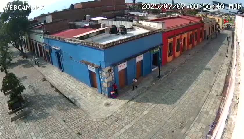 Oaxaca de Juarez City Skyline &  Templo de Santo Domingo de Guzman Church Square Live Cam - Oaxaca de Juárez, Oaxaca, Mexico