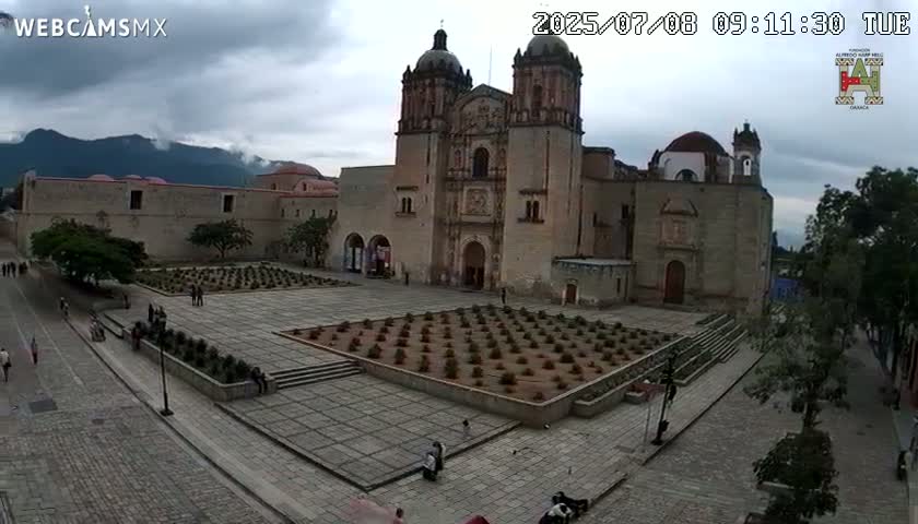 Oaxaca de Juarez City Skyline &  Templo de Santo Domingo de Guzman Church Square Live Cam - Oaxaca de Juárez, Oaxaca, Mexico