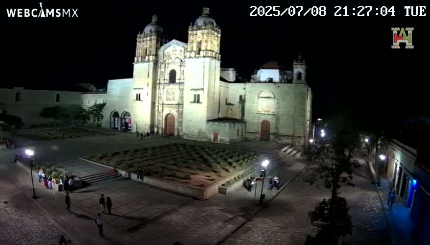 Oaxaca de Juarez City Skyline &  Templo de Santo Domingo de Guzman Church Square Live Cam - Oaxaca de Juárez, Oaxaca, Mexico