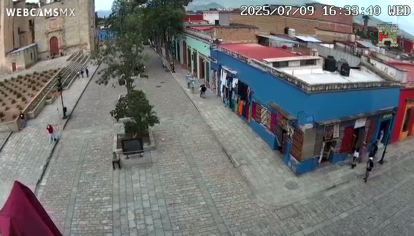Oaxaca de Juarez City Skyline &  Templo de Santo Domingo de Guzman Church Square Live Cam - Oaxaca de Juárez, Oaxaca, Mexico